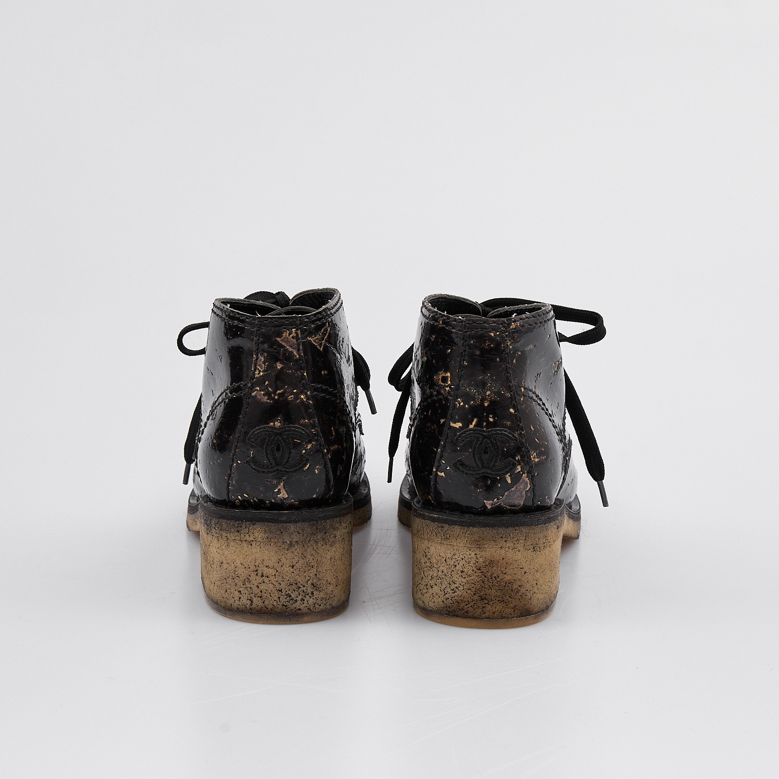 Ботинки черного цвета Chanel - фото из каталога магазина брендовой одежды Second Friend Store Ботинки Chanel - купить оригинал в секонд-хенде SFS - 3