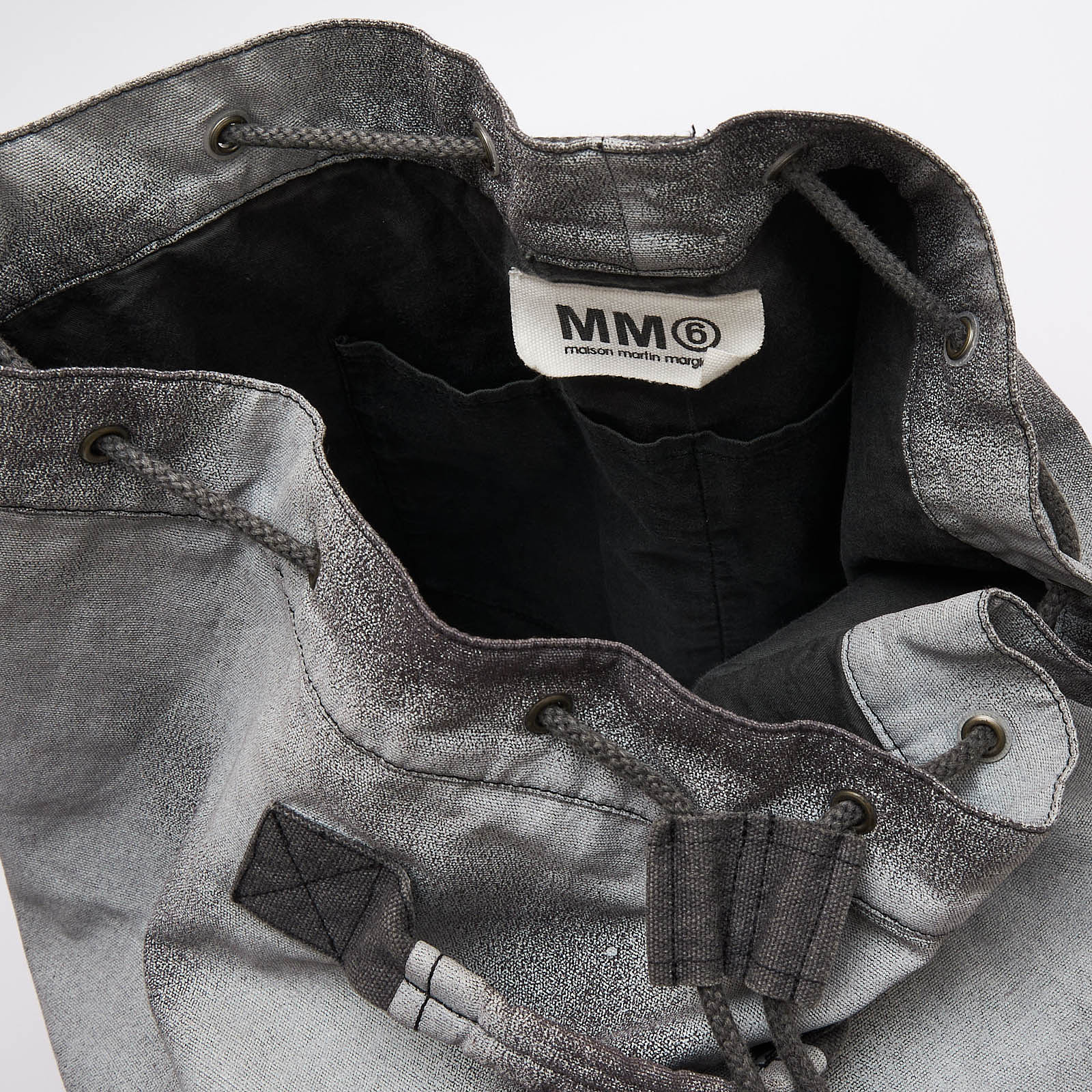 Сумка серого цвета MM6 Maison Margiela - фото из каталога магазина брендовой одежды Second Friend Store Сумка MM6 Maison Margiela - купить оригинал в секонд-хенде SFS - 7