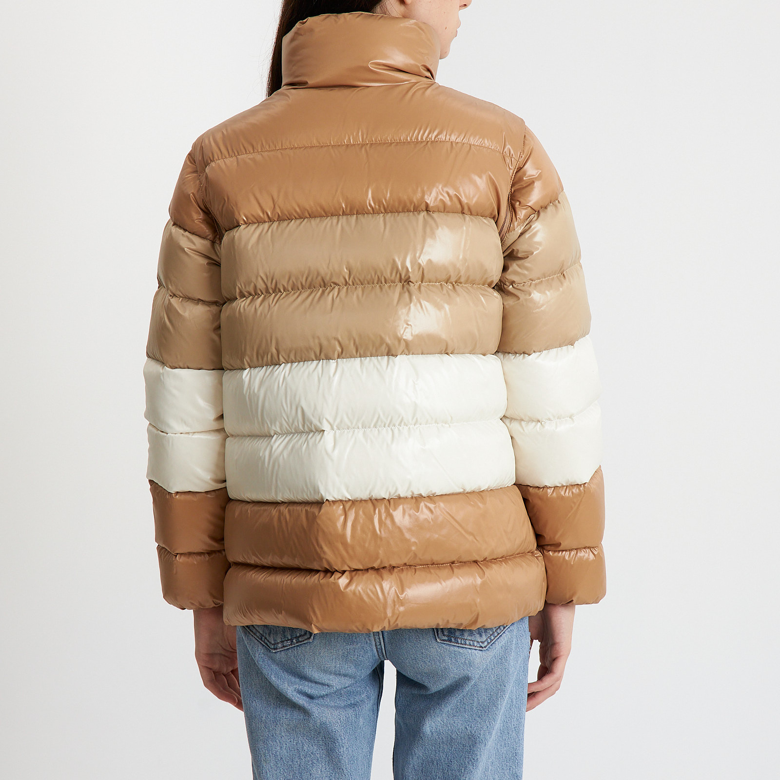 Пуховик бежевого цвета Burberry - фото из каталога магазина брендовой одежды Second Friend Store Пуховик Burberry - купить оригинал в секонд-хенде SFS - 3