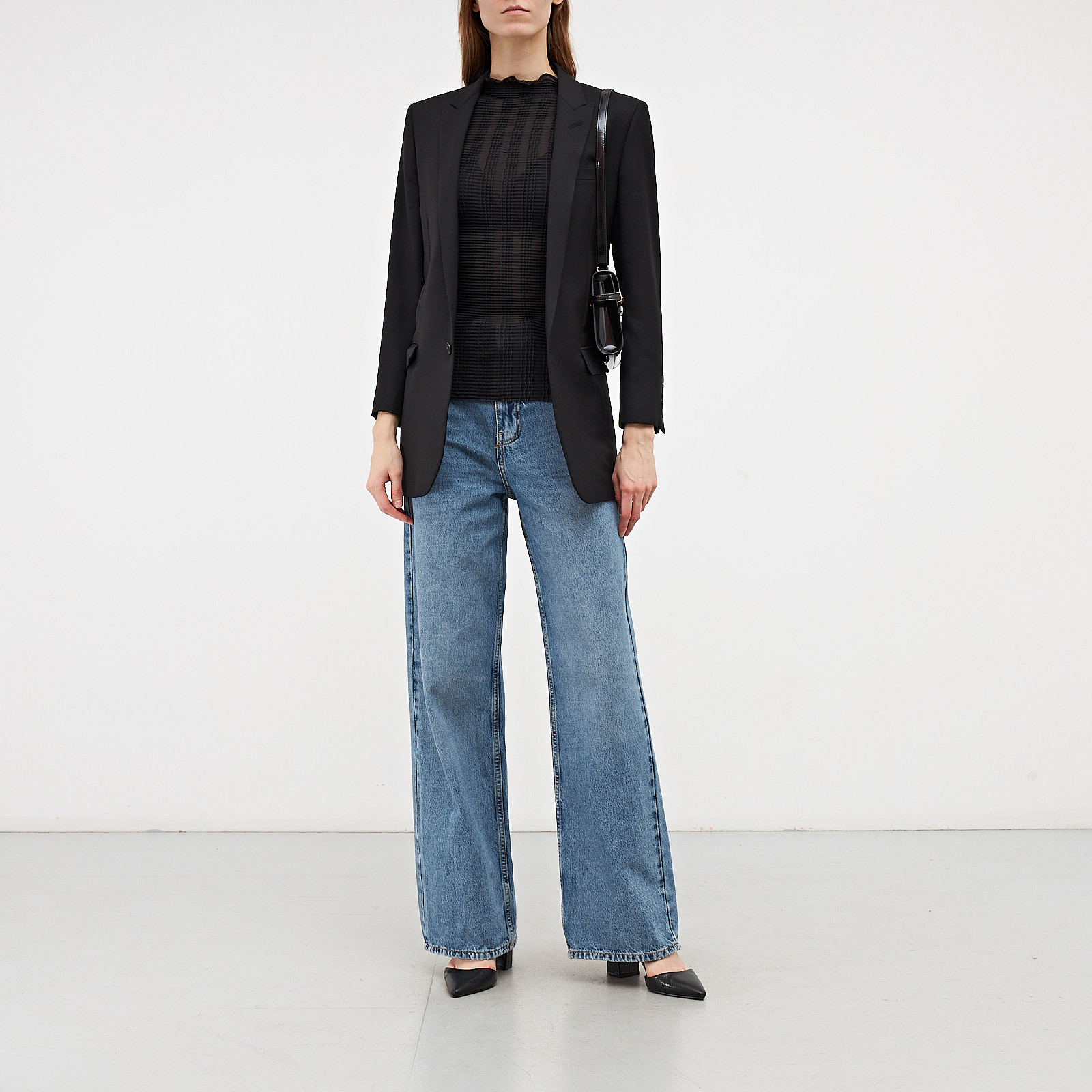 Топ  черного цвета Dolce&Gabbana - фото из каталога магазина брендовой одежды Second Friend Store Топ Dolce&Gabbana - купить оригинал в секонд-хенде SFS - 2