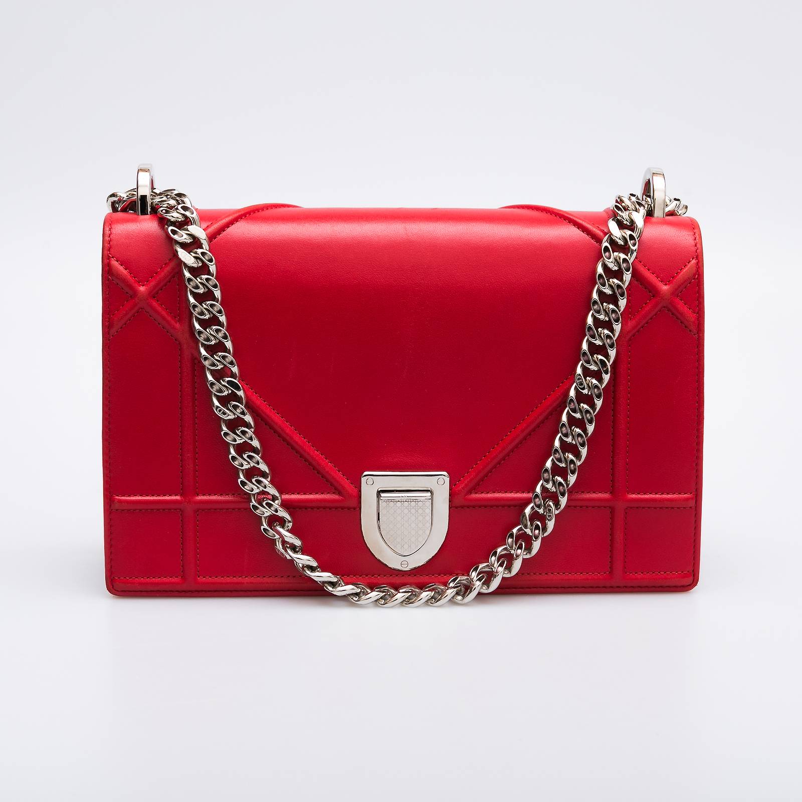 Сумка красного цвета Christian Dior - фото из каталога магазина брендовой одежды Second Friend Store Сумка Christian Dior - купить оригинал в секонд-хенде SFS - 1