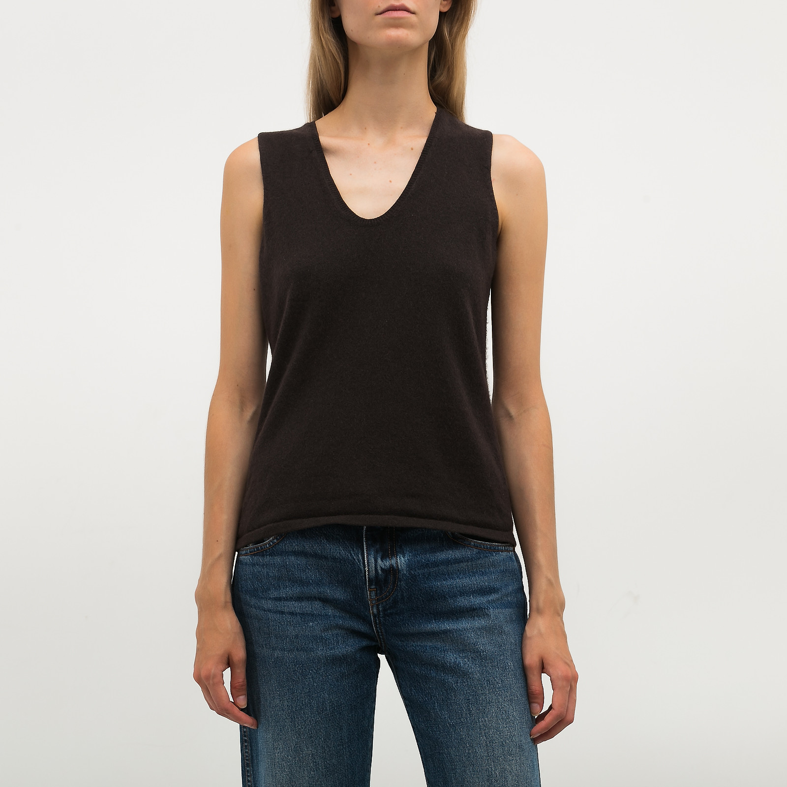 Жилет коричневого цвета Brunello Cucinelli - фото из каталога магазина брендовой одежды Second Friend Store Жилет Brunello Cucinelli - купить оригинал в секонд-хенде SFS - 1