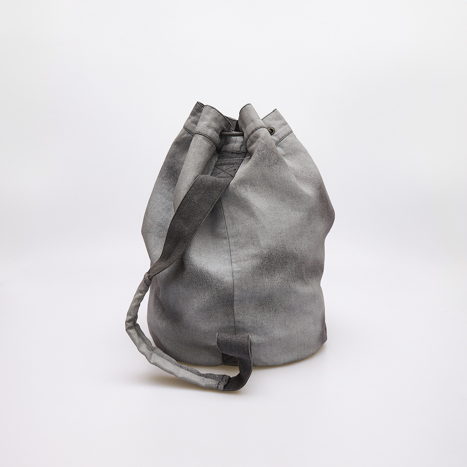 Сумка серого цвета MM6 Maison Margiela - фото из каталога магазина брендовой одежды Second Friend Store Сумка MM6 Maison Margiela - купить оригинал в секонд-хенде SFS - 4