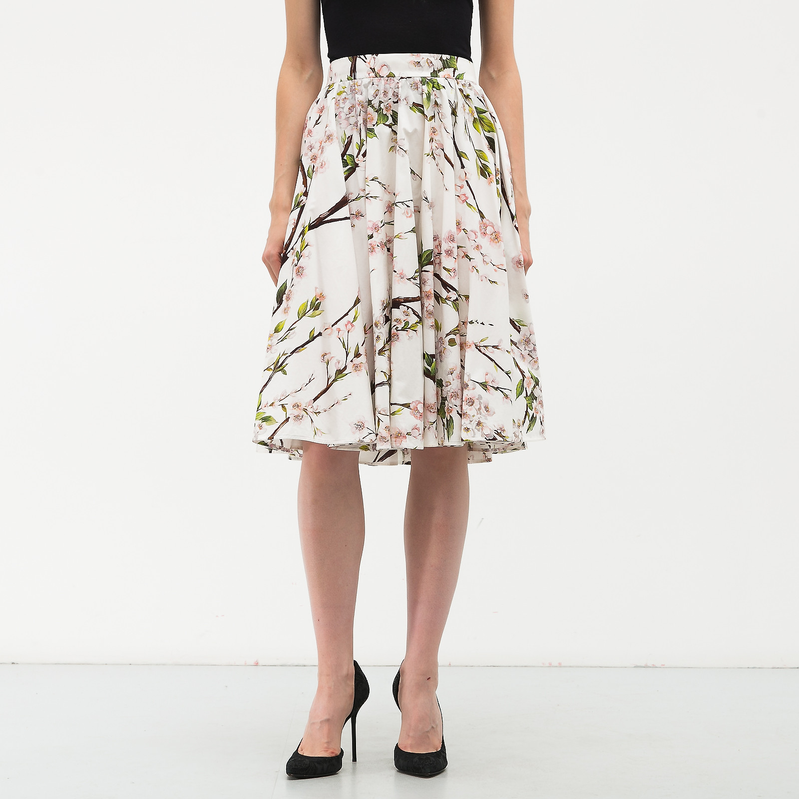 Юбка белого цвета Dolce&Gabbana - фото из каталога магазина брендовой одежды Second Friend Store Юбка Dolce&Gabbana - купить оригинал в секонд-хенде SFS - 1