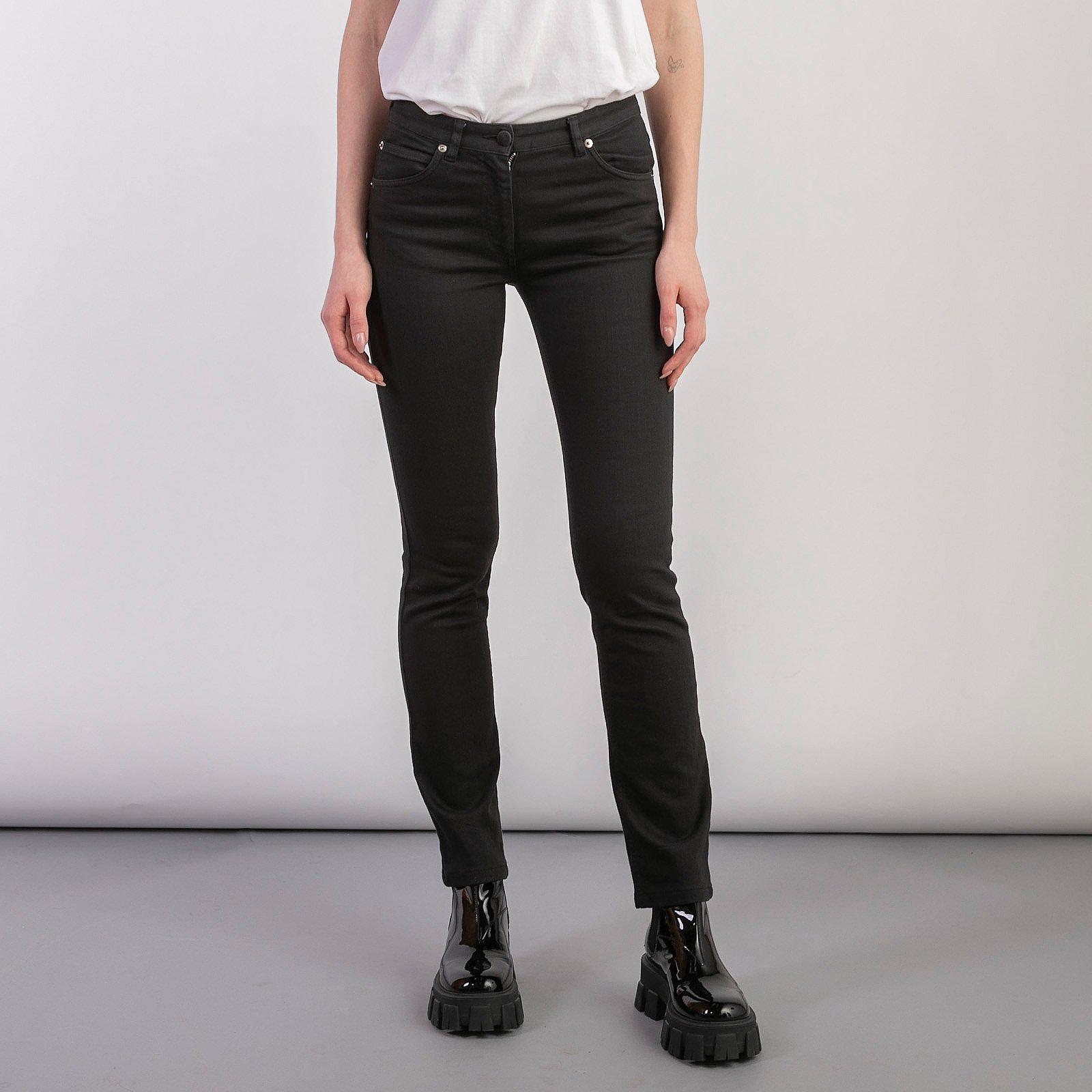 Джинсы черного цвета Maison Margiela - фото из каталога магазина брендовой одежды Second Friend Store Джинсы Maison Margiela - купить оригинал в секонд-хенде SFS - 1