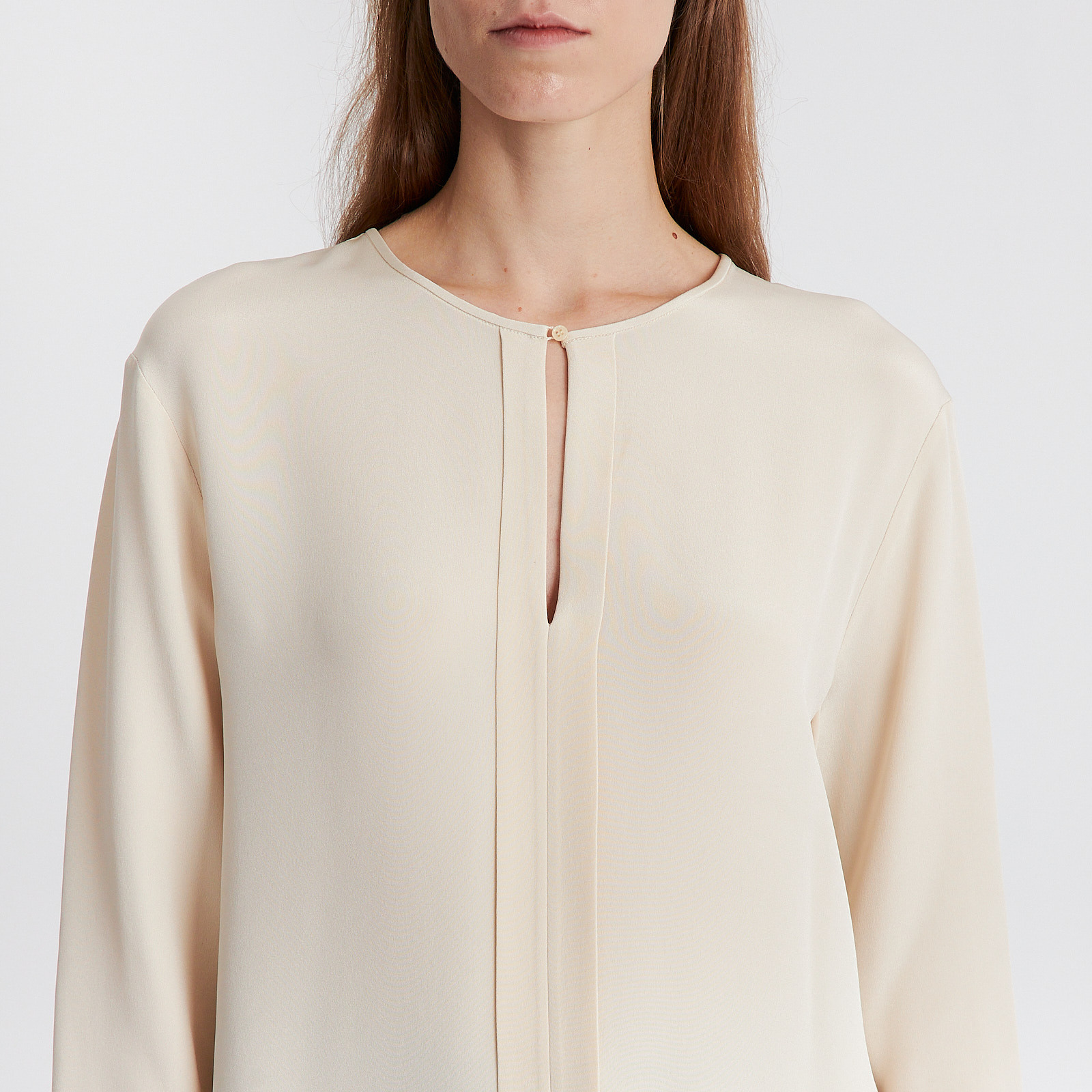 Блузка бежевого цвета Loro Piana - фото из каталога магазина брендовой одежды Second Friend Store Блузка Loro Piana - купить оригинал в секонд-хенде SFS - 4