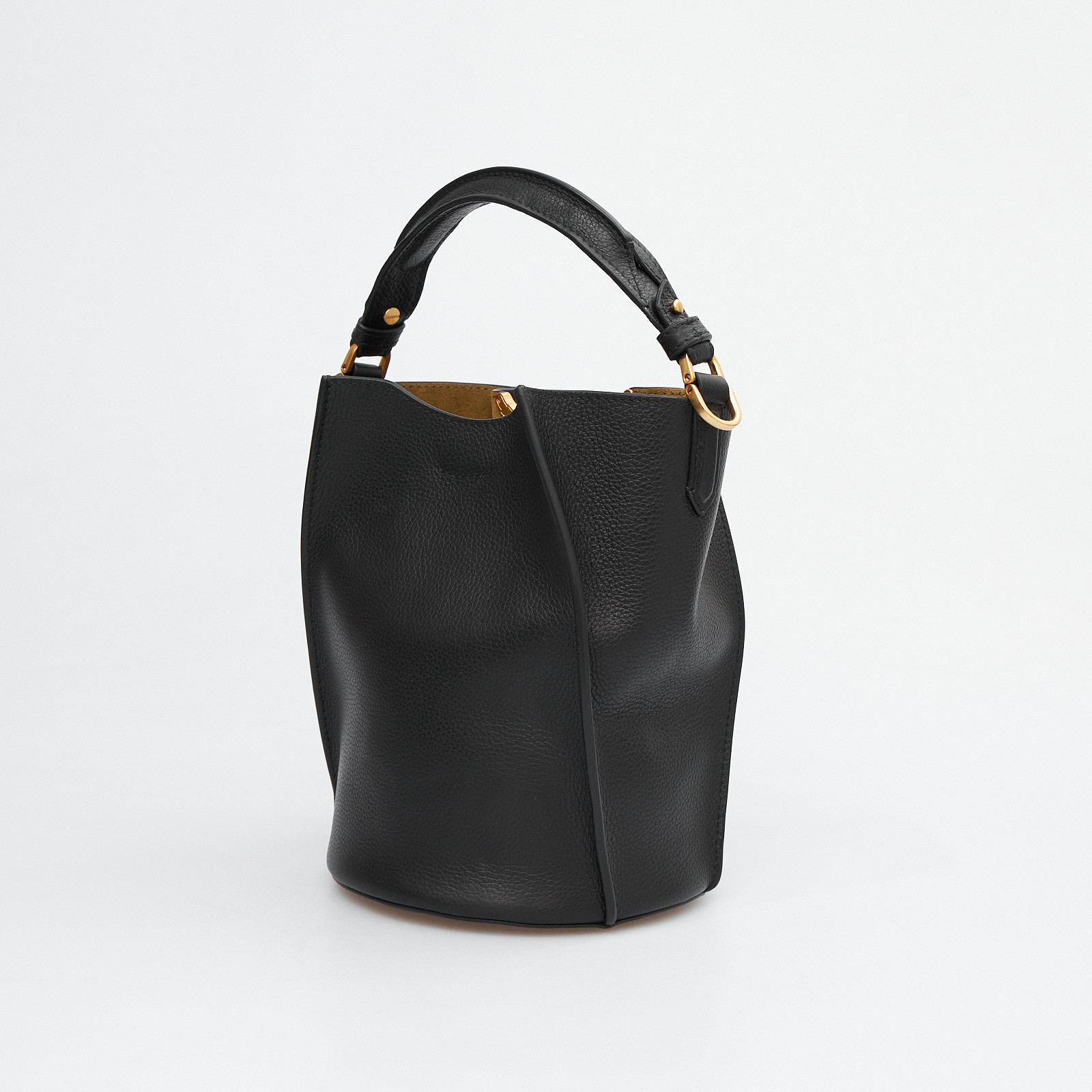 Сумка черного цвета Zadig & Voltaire - фото из каталога магазина брендовой одежды Second Friend Store Сумка Zadig & Voltaire - купить оригинал в секонд-хенде SFS - 1