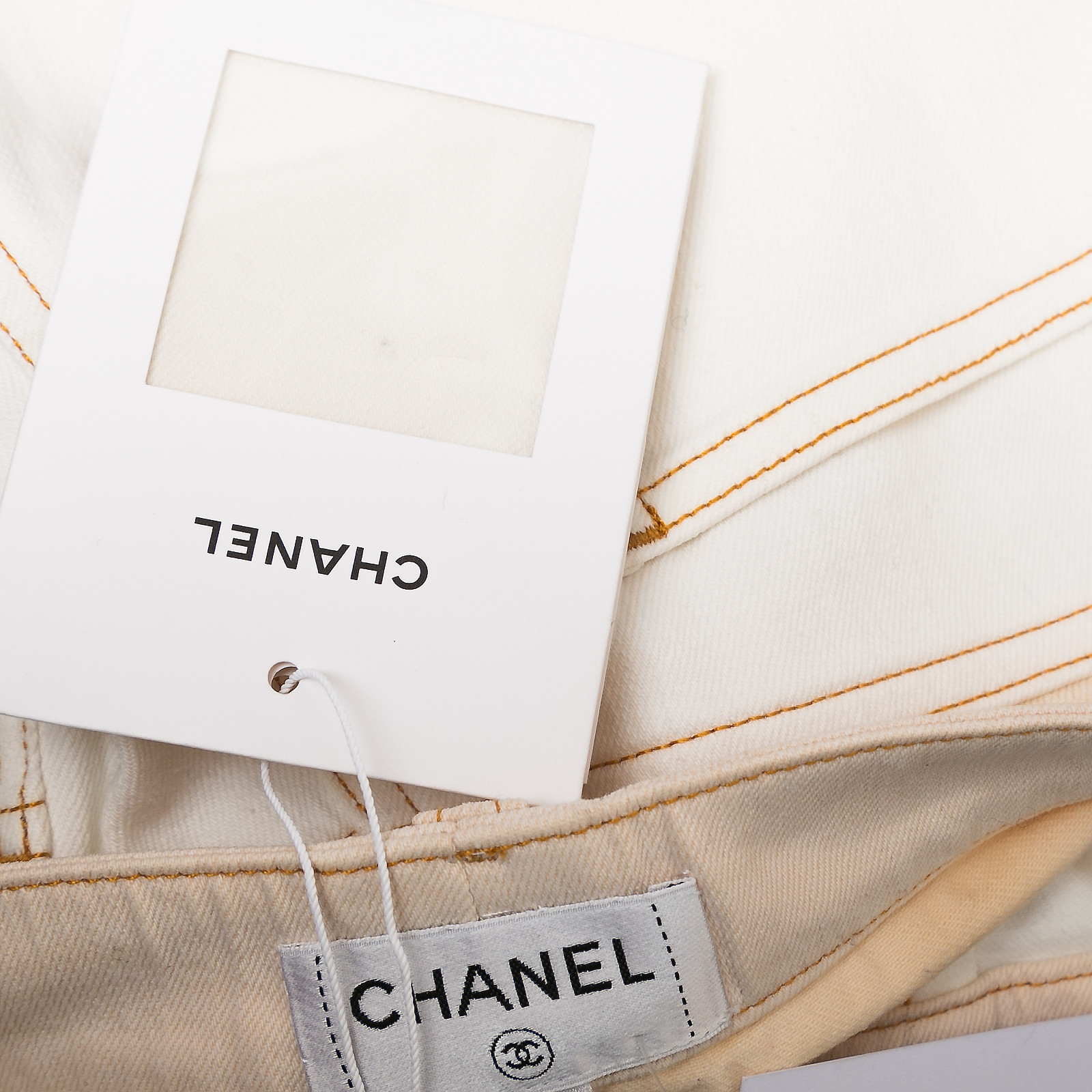 Джинсы Chanel - купить оригинал в секонд-хенде SFS