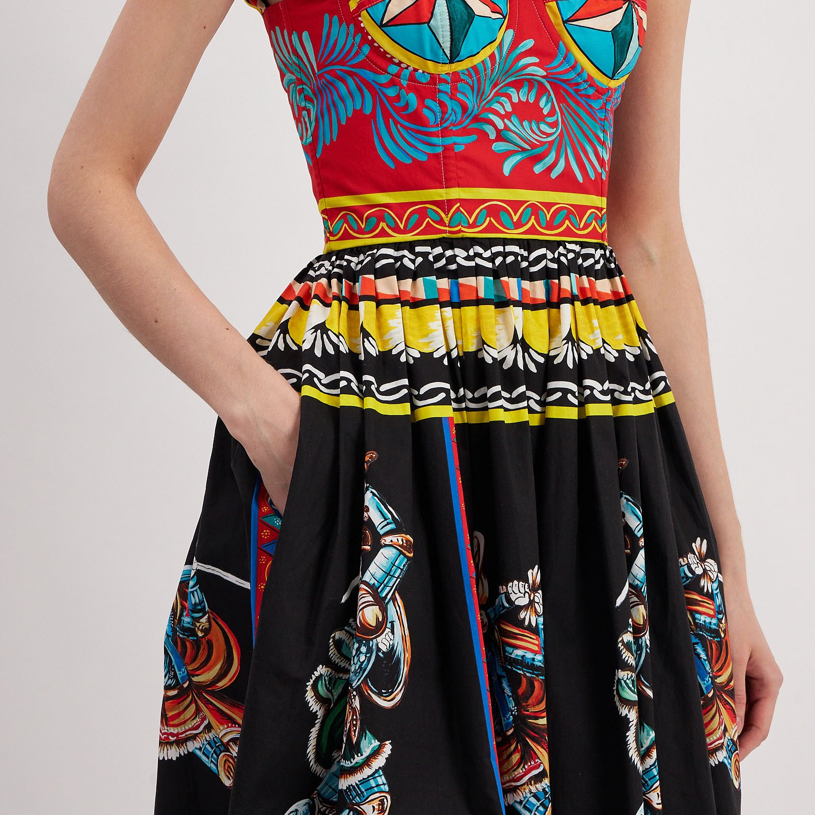 Платье черного цвета Dolce&Gabbana - фото из каталога магазина брендовой одежды Second Friend Store Платье Dolce&Gabbana - купить оригинал в секонд-хенде SFS - 4