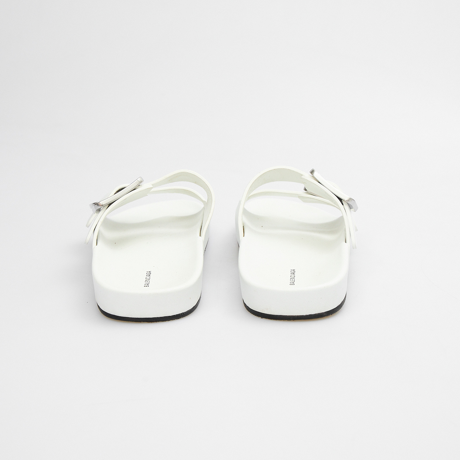 Сандалии белого цвета Balenciaga - фото из каталога магазина брендовой одежды Second Friend Store Сандалии Balenciaga - купить оригинал в секонд-хенде SFS - 3