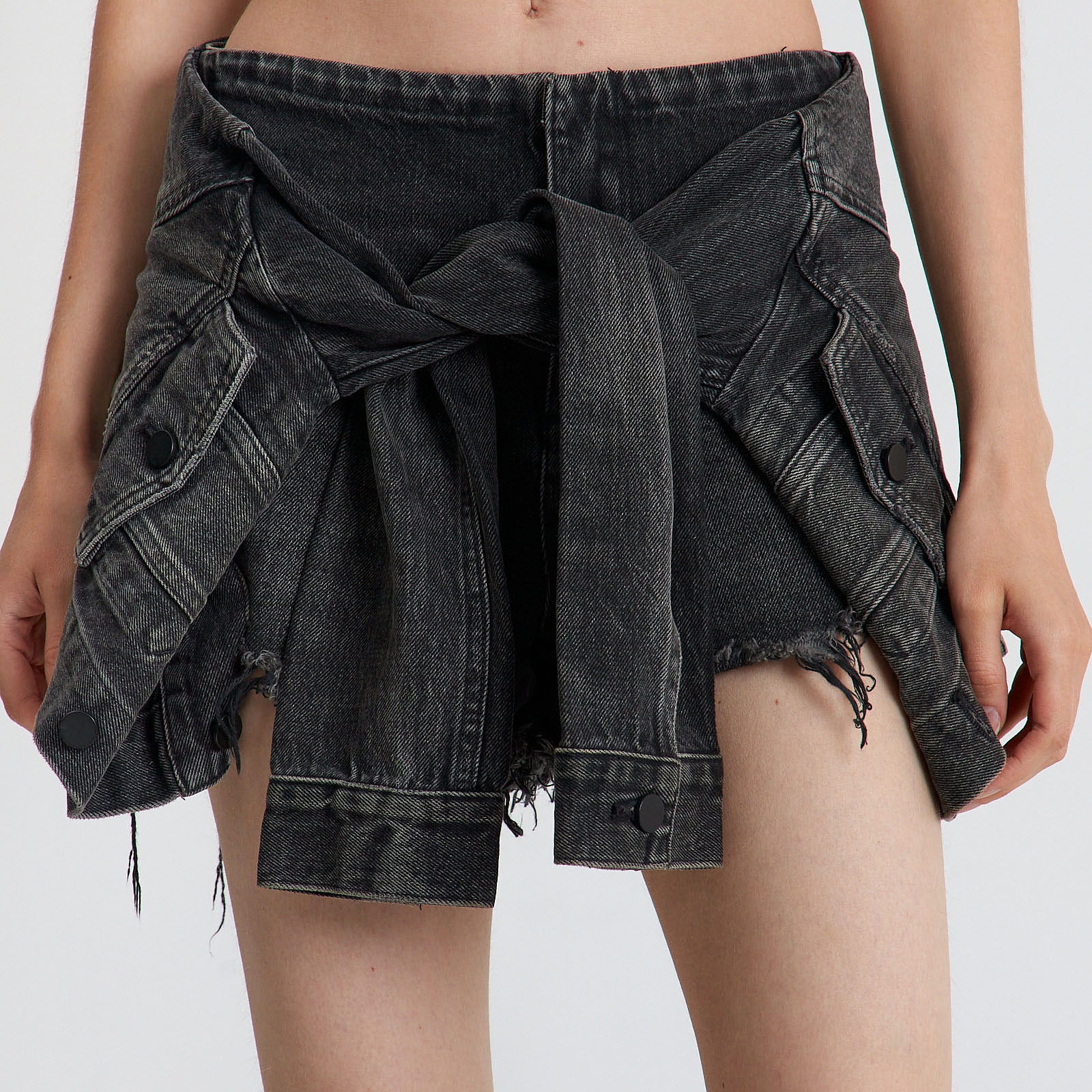 Шорты  серого цвета Alexander Wang - фото из каталога магазина брендовой одежды Second Friend Store Шорты Alexander Wang - купить оригинал в секонд-хенде SFS - 4