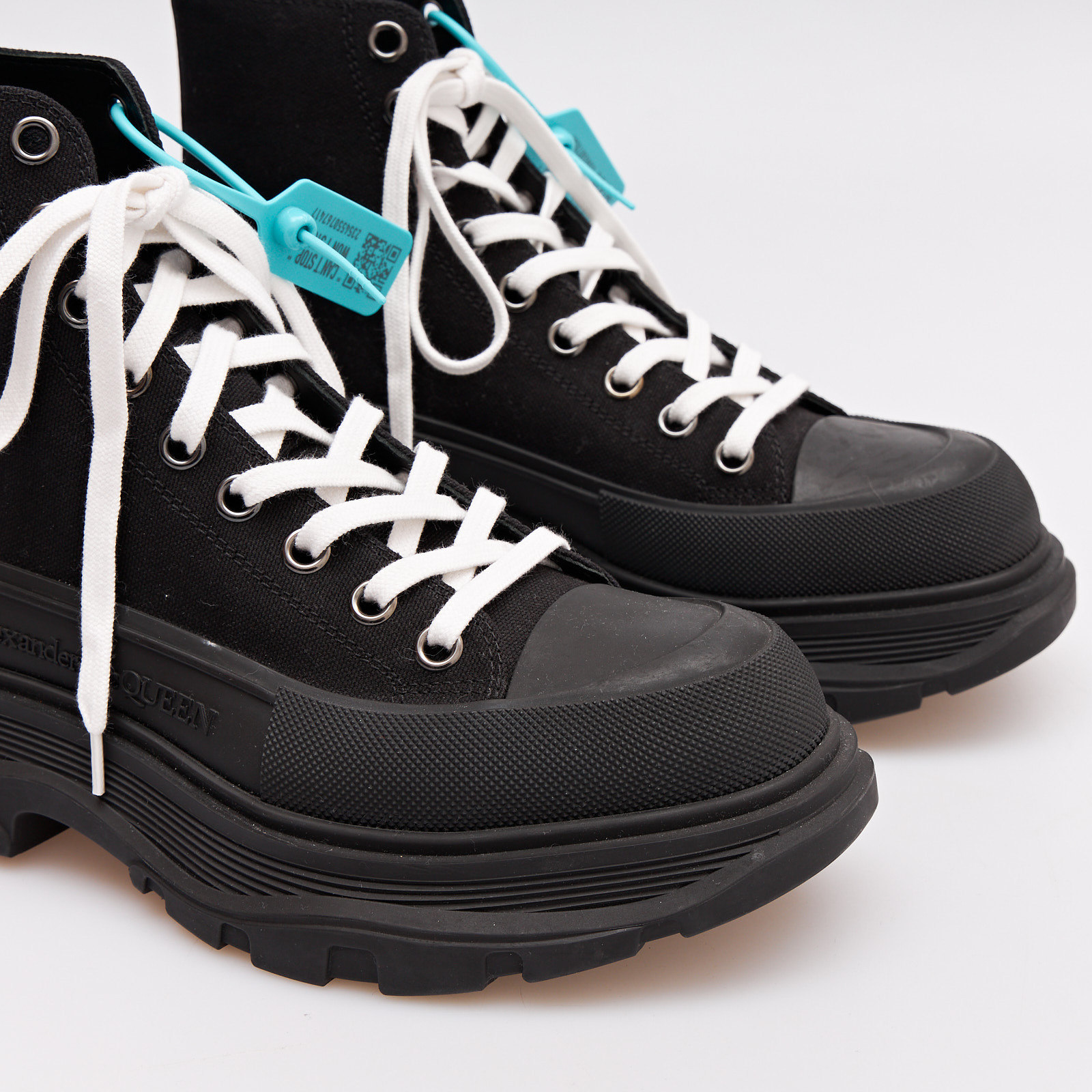 Кеды черного цвета Alexander McQueen - фото из каталога магазина брендовой одежды Second Friend Store Кеды Alexander McQueen - купить оригинал в секонд-хенде SFS - 4