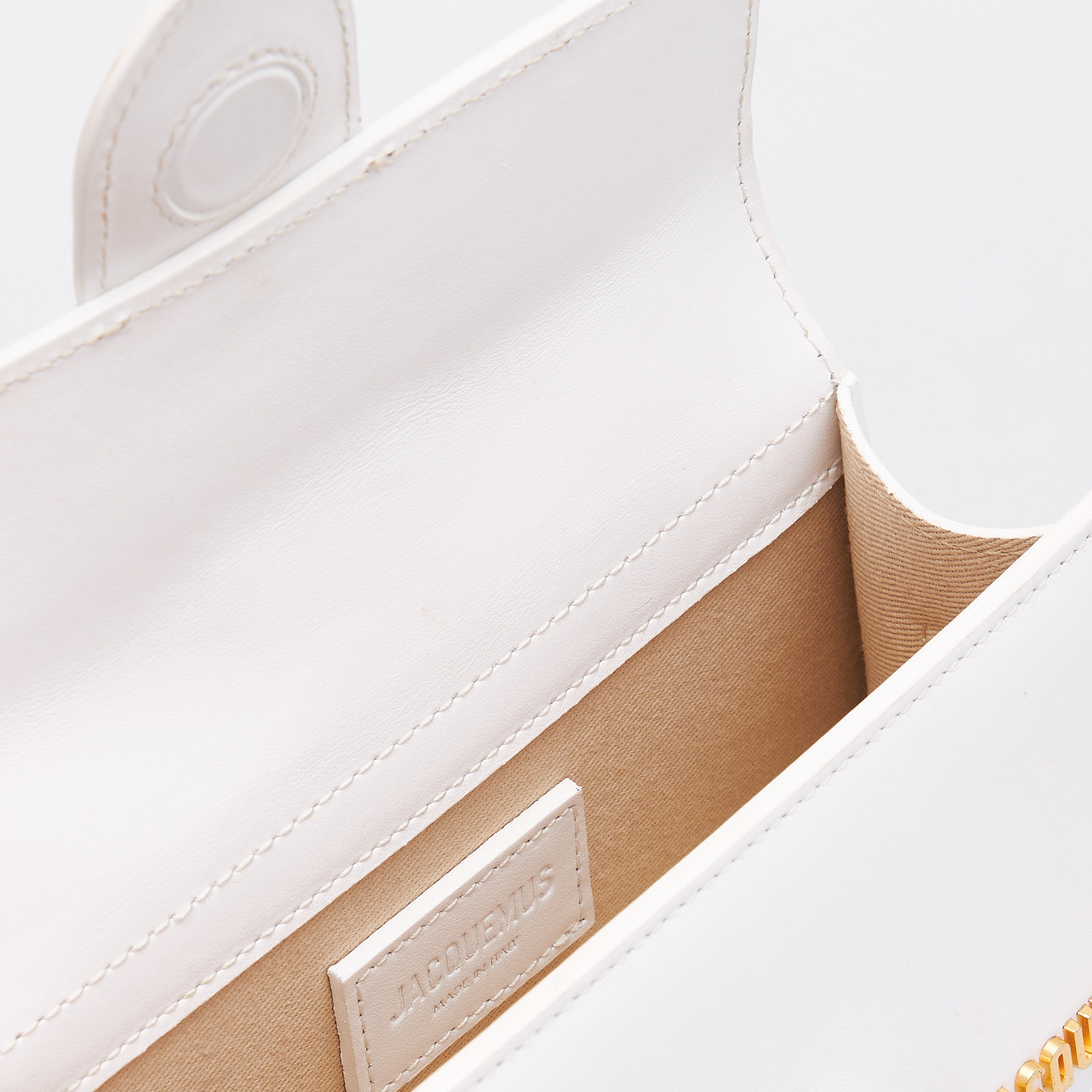 Сумка белого цвета Jacquemus - фото из каталога магазина брендовой одежды Second Friend Store Сумка Jacquemus - купить оригинал в секонд-хенде SFS - 8