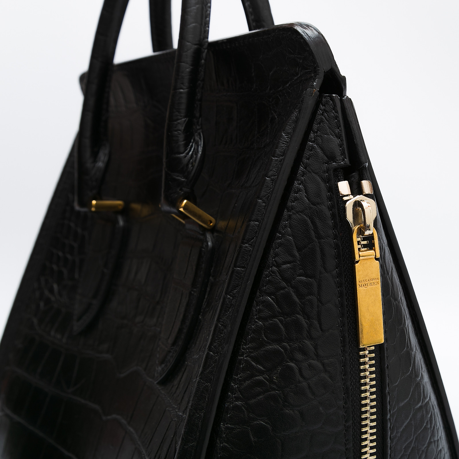 Сумка черного цвета Alexander McQueen - фото из каталога магазина брендовой одежды Second Friend Store Сумка Alexander McQueen - купить оригинал в секонд-хенде SFS - 7