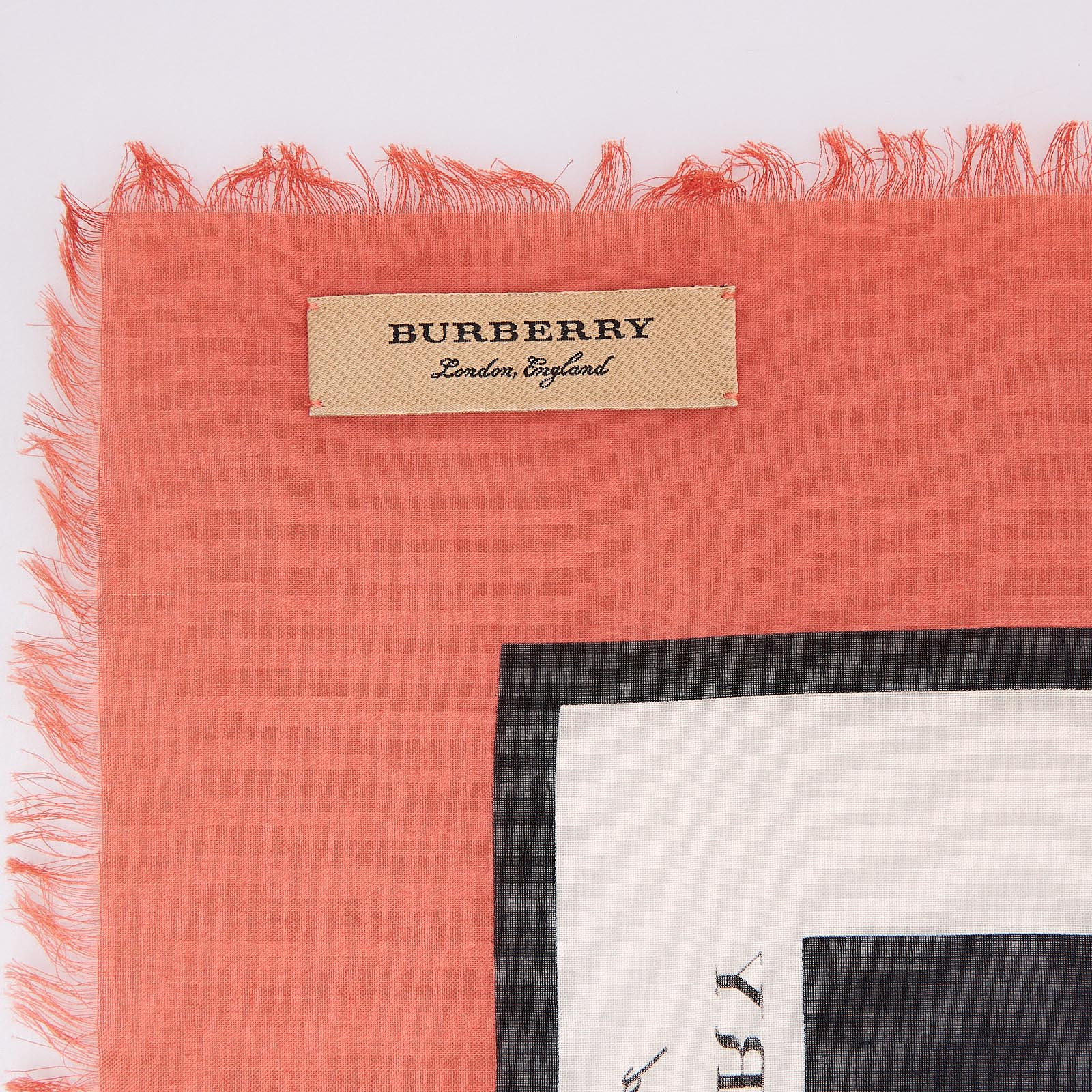 Платок розового цвета Burberry - фото из каталога магазина брендовой одежды Second Friend Store Платок Burberry - купить оригинал в секонд-хенде SFS - 5