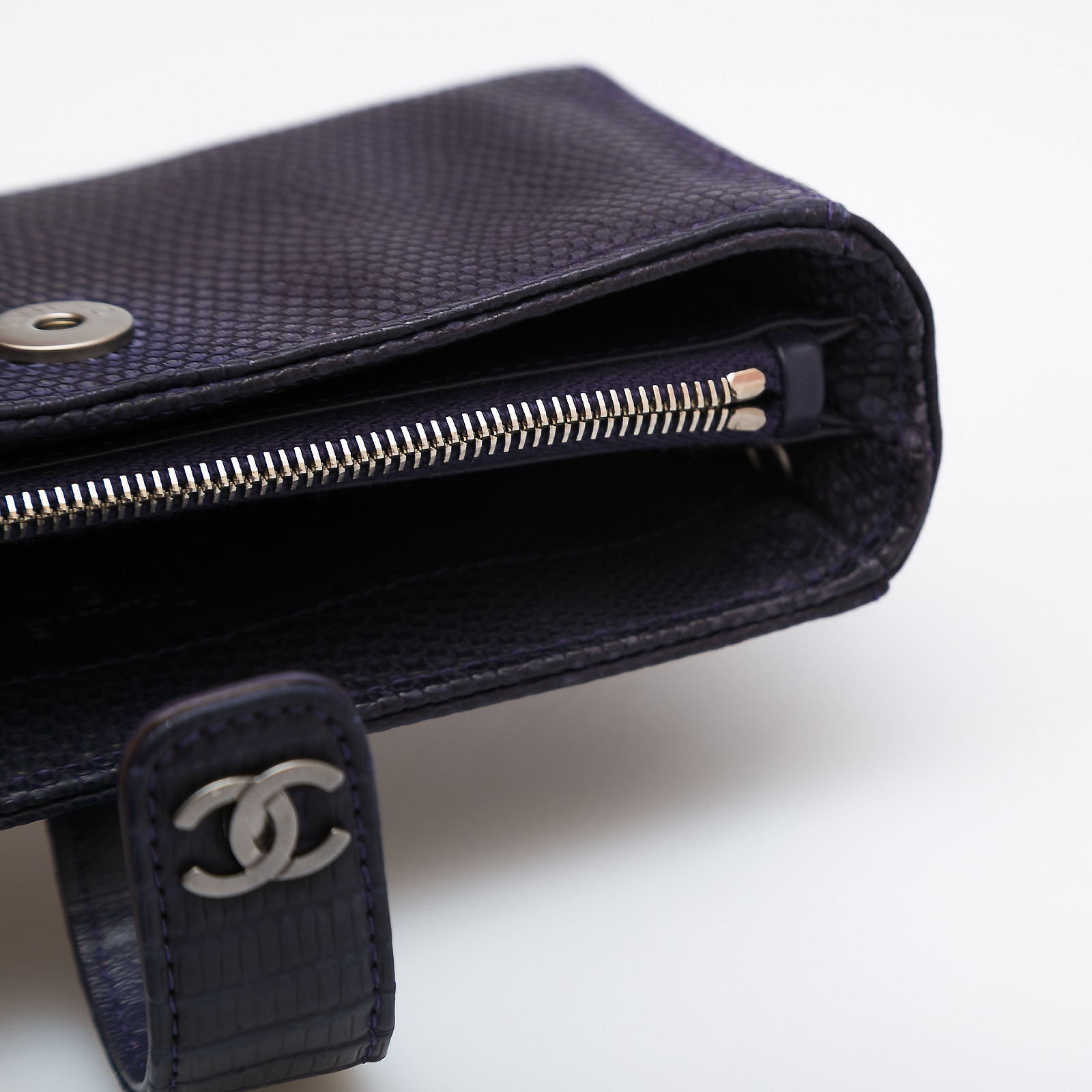 Сумка синего цвета Chanel - фото из каталога магазина брендовой одежды Second Friend Store Сумка Chanel - купить оригинал в секонд-хенде SFS - 6