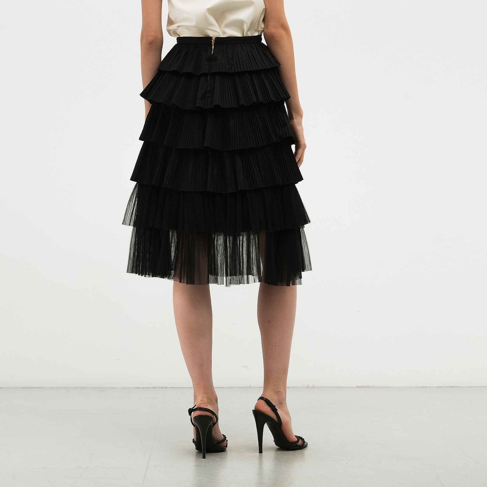 Юбка черного цвета Rochas - фото из каталога магазина брендовой одежды Second Friend Store Юбка Rochas - купить оригинал в секонд-хенде SFS - 3