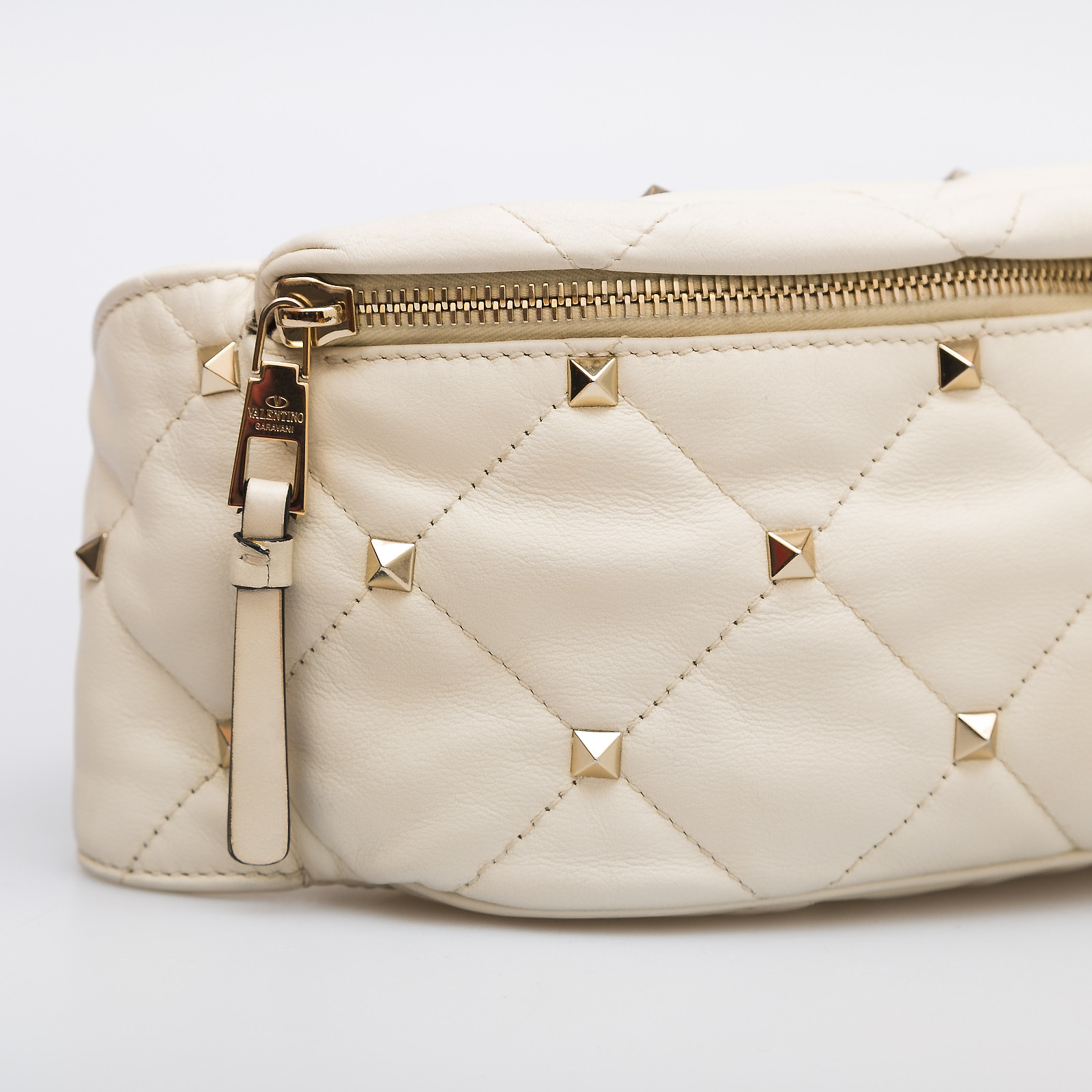 Сумка белого цвета Valentino - фото из каталога магазина брендовой одежды Second Friend Store Сумка Valentino - купить оригинал в секонд-хенде SFS - 4
