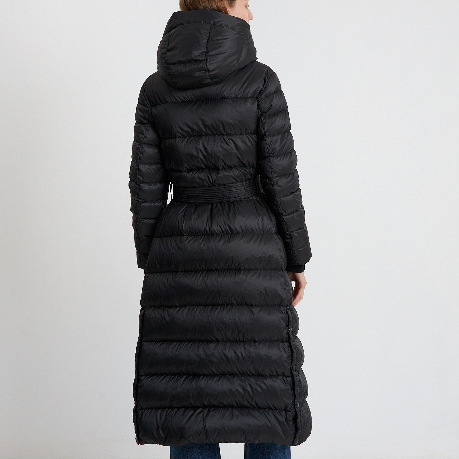 Пуховик черного цвета Burberry - фото из каталога магазина брендовой одежды Second Friend Store Пуховик Burberry - купить оригинал в секонд-хенде SFS - 3