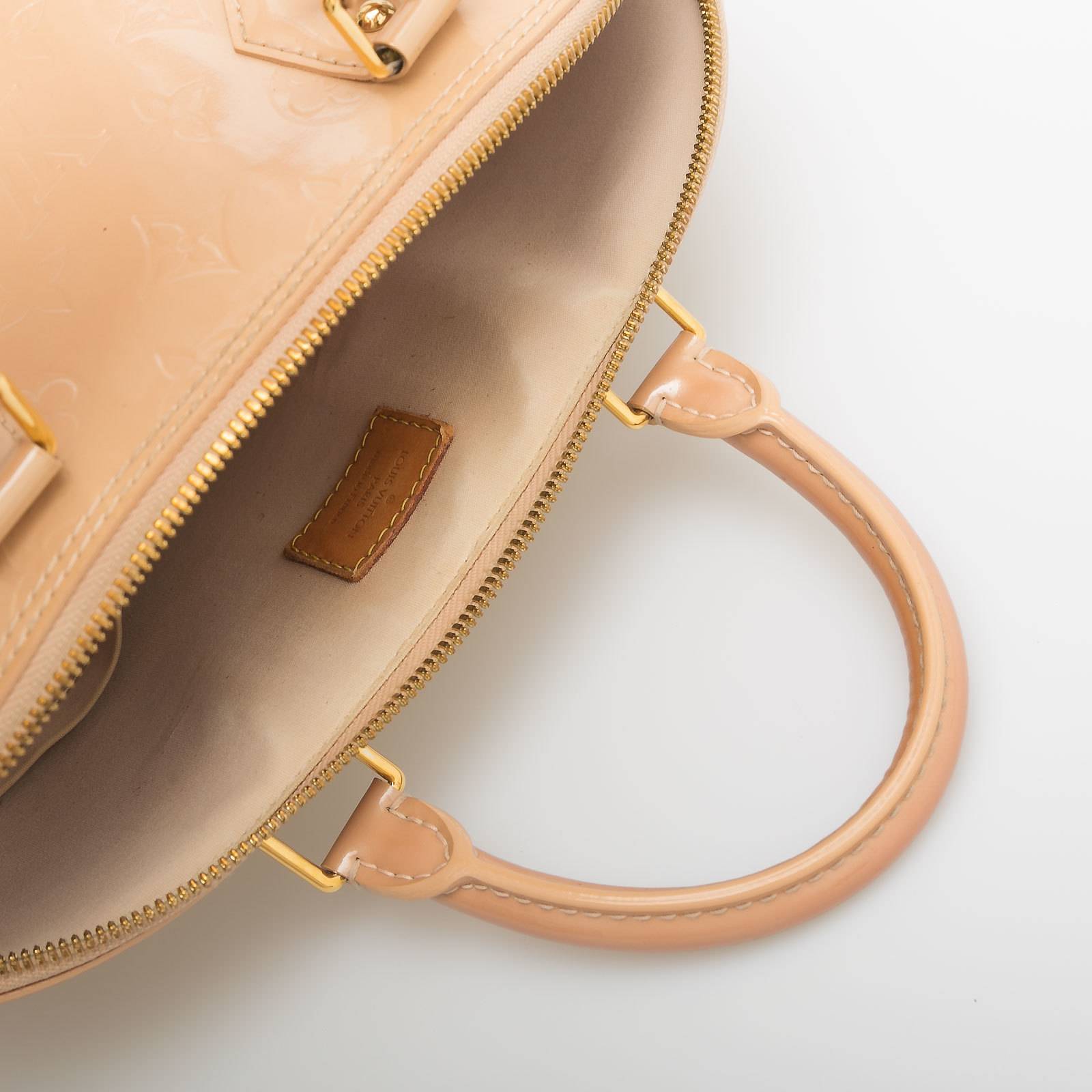 Сумка бежевого цвета Louis Vuitton - фото из каталога магазина брендовой одежды Second Friend Store Сумка Louis Vuitton - купить оригинал в секонд-хенде SFS - 6