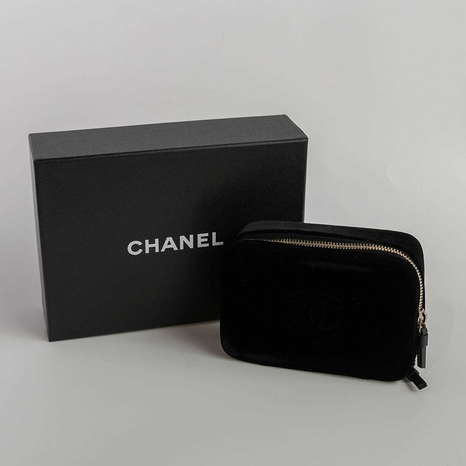 Несессер Chanel - купить оригинал в секонд-хенде SFS