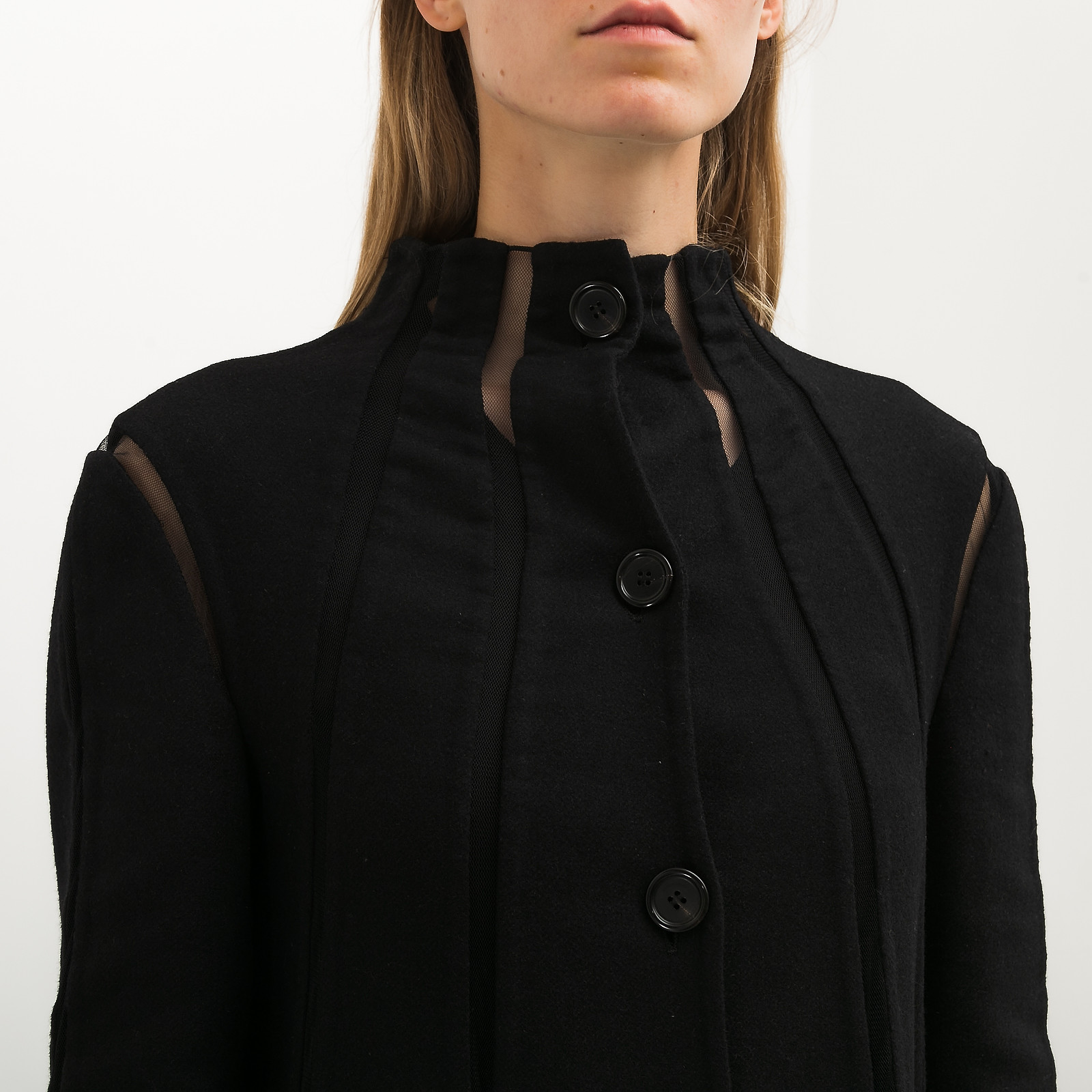 Пальто  черного цвета Valentino - фото из каталога магазина брендовой одежды Second Friend Store Пальто Valentino - купить оригинал в секонд-хенде SFS - 3