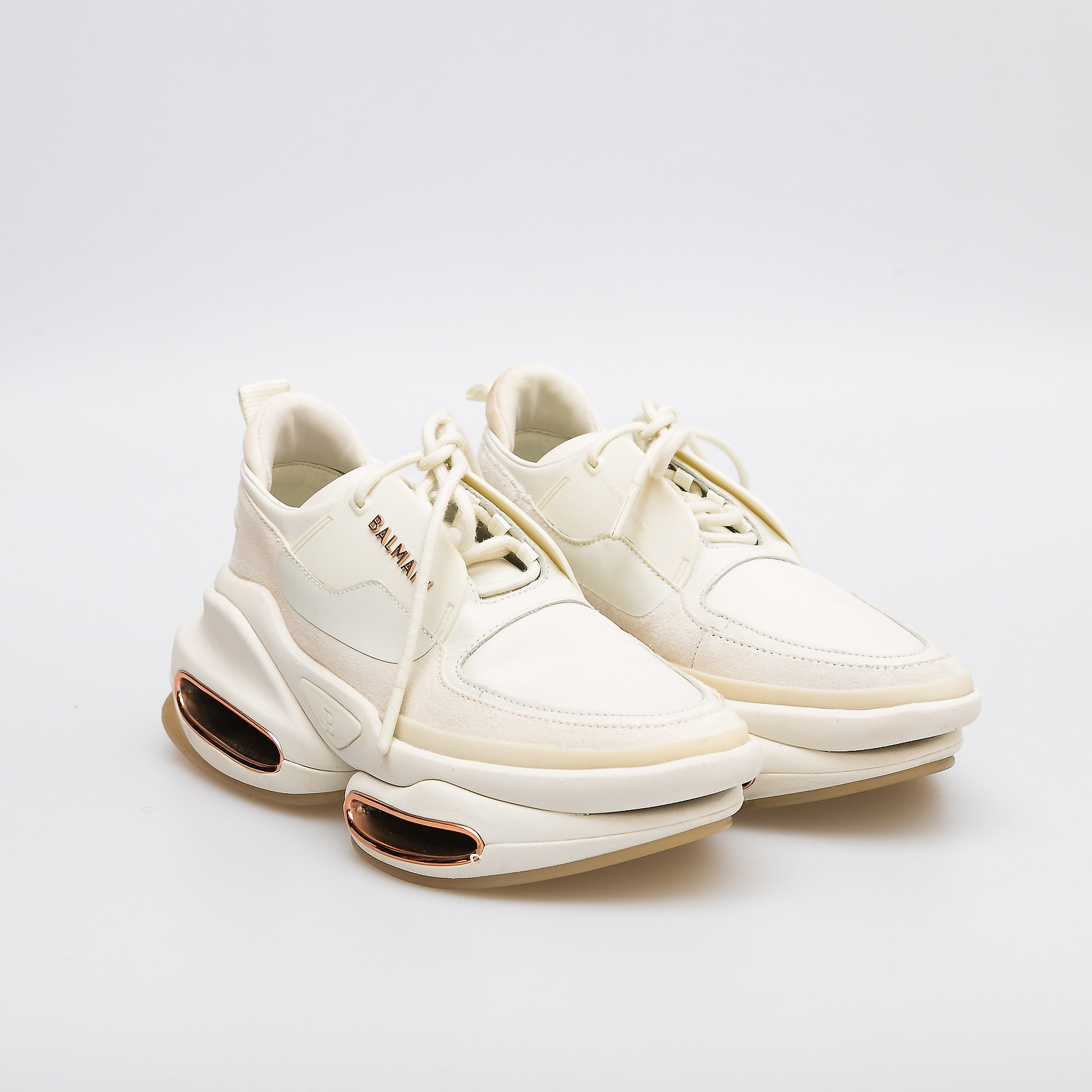 Кроссовки белого цвета Balmain - фото из каталога магазина брендовой одежды Second Friend Store Кроссовки Balmain - купить оригинал в секонд-хенде SFS - 2