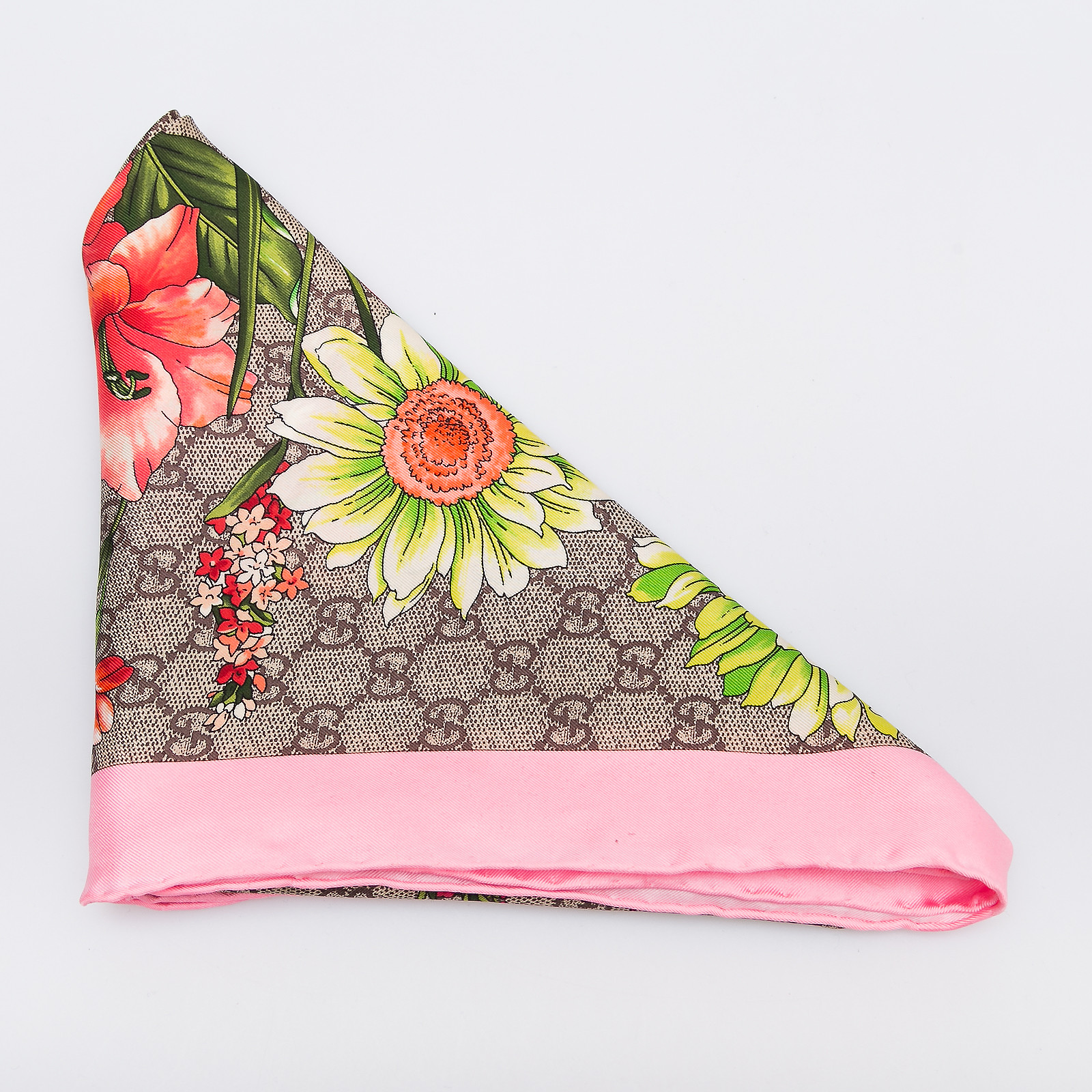 Платок бежевого цвета Gucci - фото из каталога магазина брендовой одежды Second Friend Store Платок Gucci - купить оригинал в секонд-хенде SFS - 2