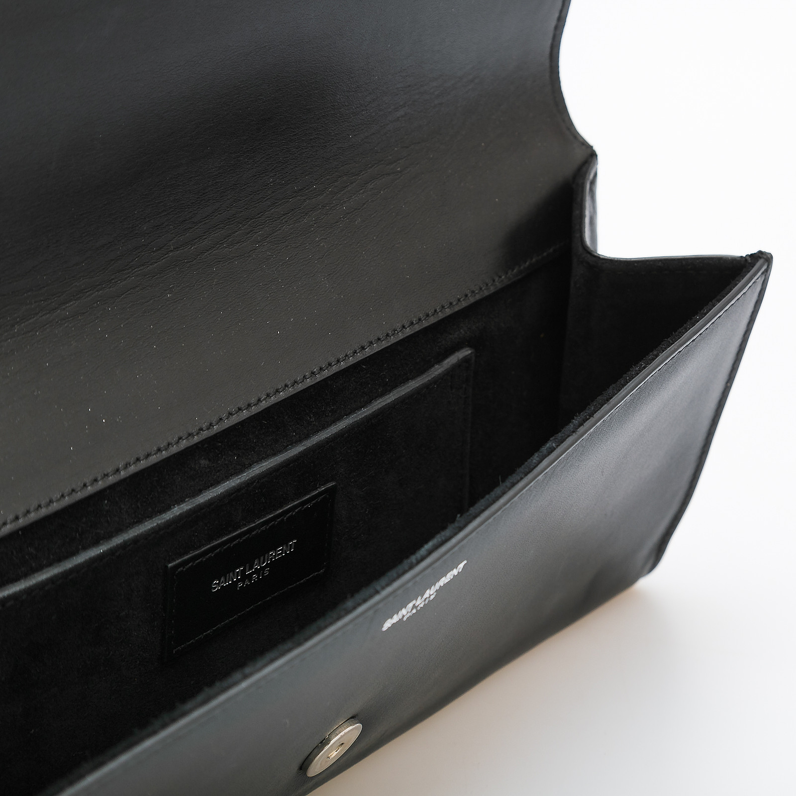 Клатч черного цвета Saint Laurent - фото из каталога магазина брендовой одежды Second Friend Store Клатч Saint Laurent - купить оригинал в секонд-хенде SFS - 4