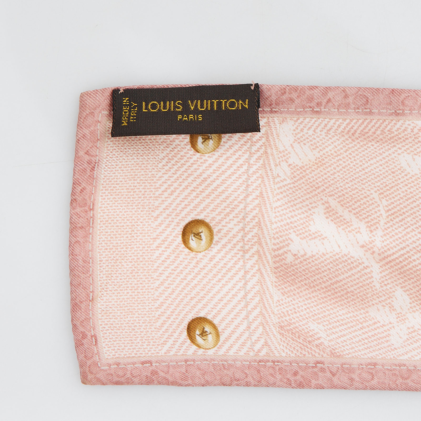 Платок розового цвета Louis Vuitton - фото из каталога магазина брендовой одежды Second Friend Store Платок Louis Vuitton - купить оригинал в секонд-хенде SFS - 4