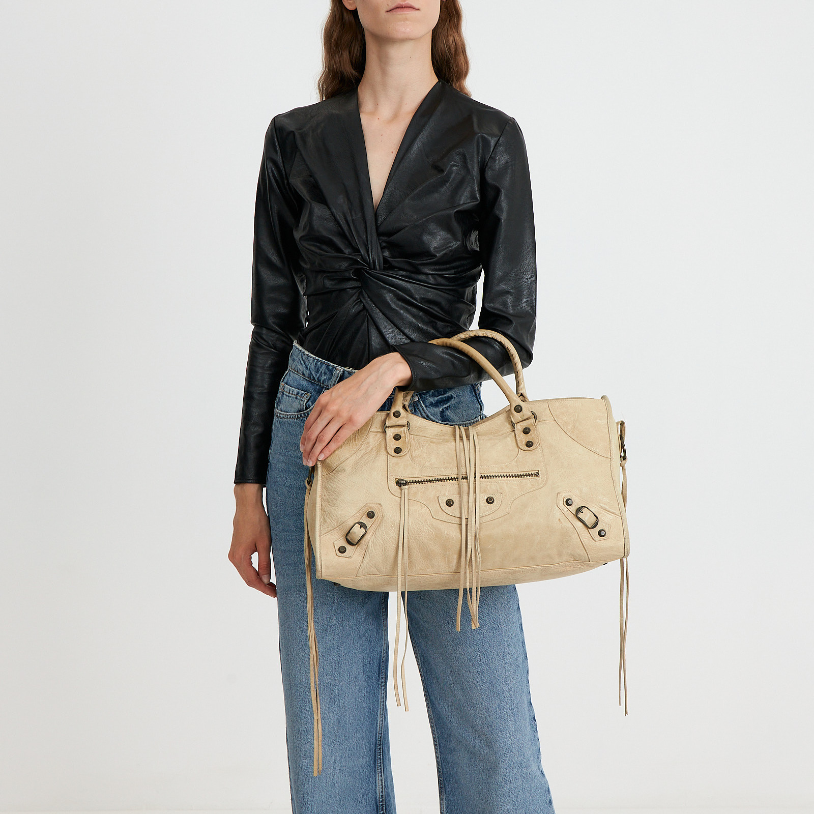 Сумка бежевого цвета Balenciaga - фото из каталога магазина брендовой одежды Second Friend Store Сумка Balenciaga - купить оригинал в секонд-хенде SFS - 9