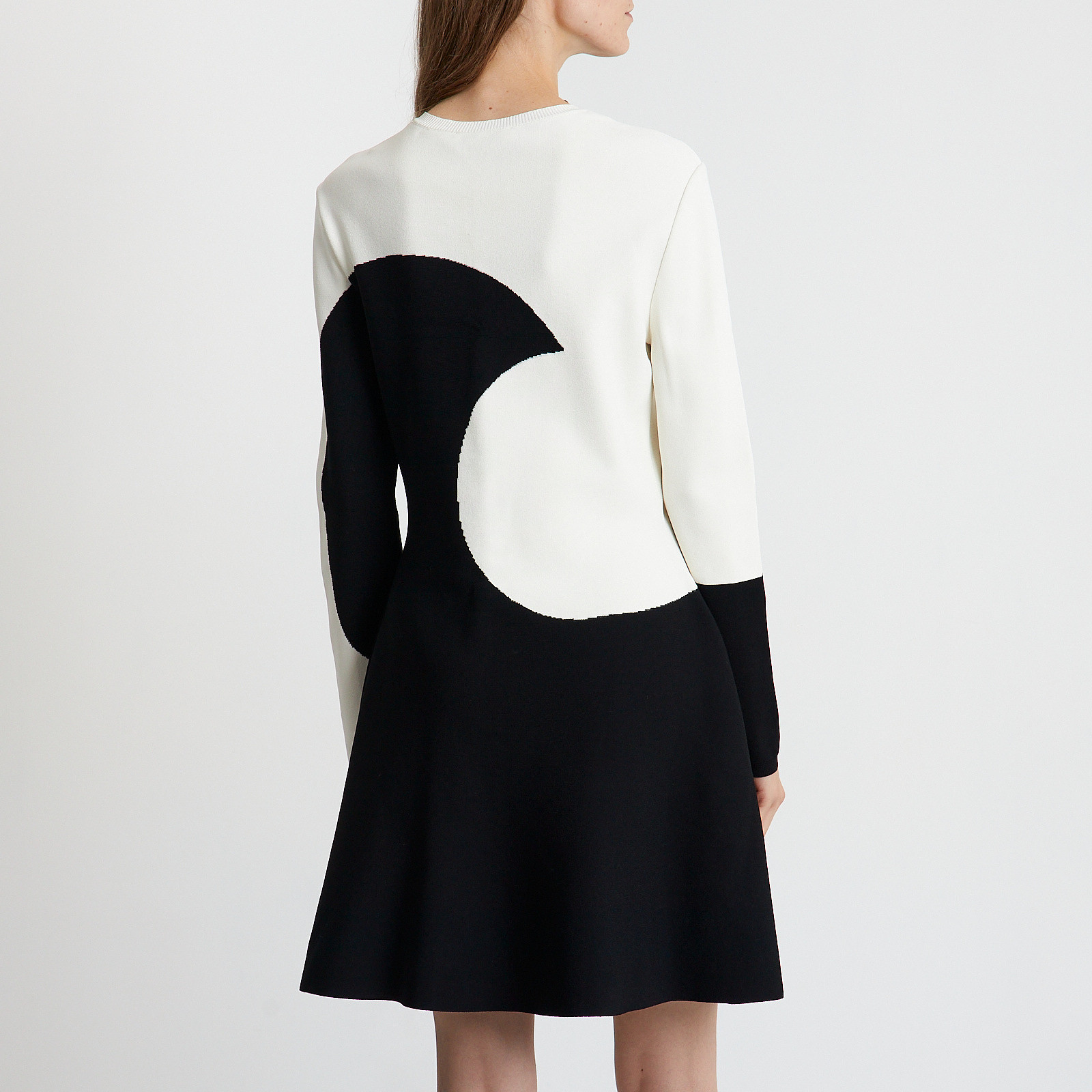 Платье белого цвета Valentino - фото из каталога магазина брендовой одежды Second Friend Store Платье Valentino - купить оригинал в секонд-хенде SFS - 3