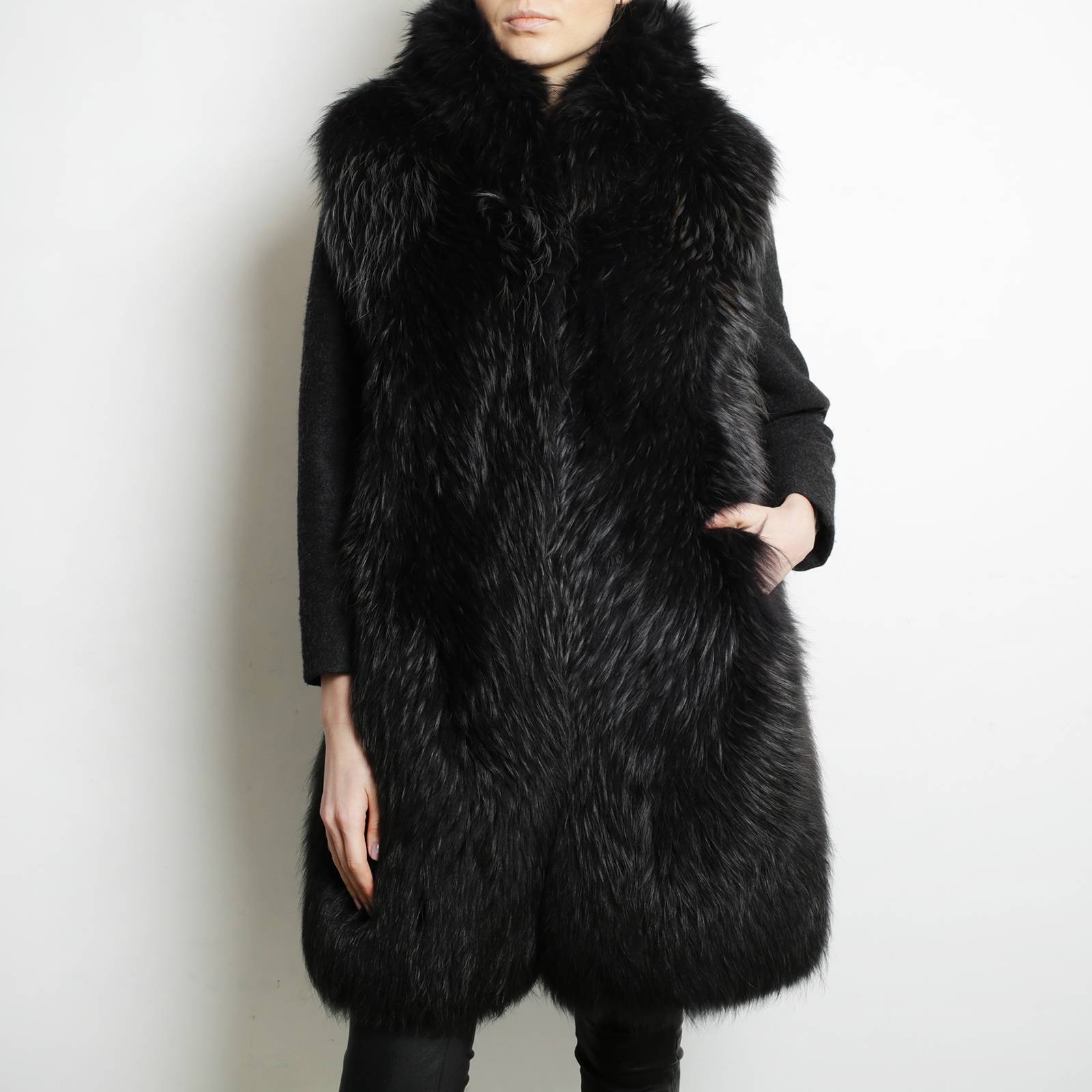 Меховое пальто Maison Martin Margiela - купить оригинал в секонд-хенде SFS