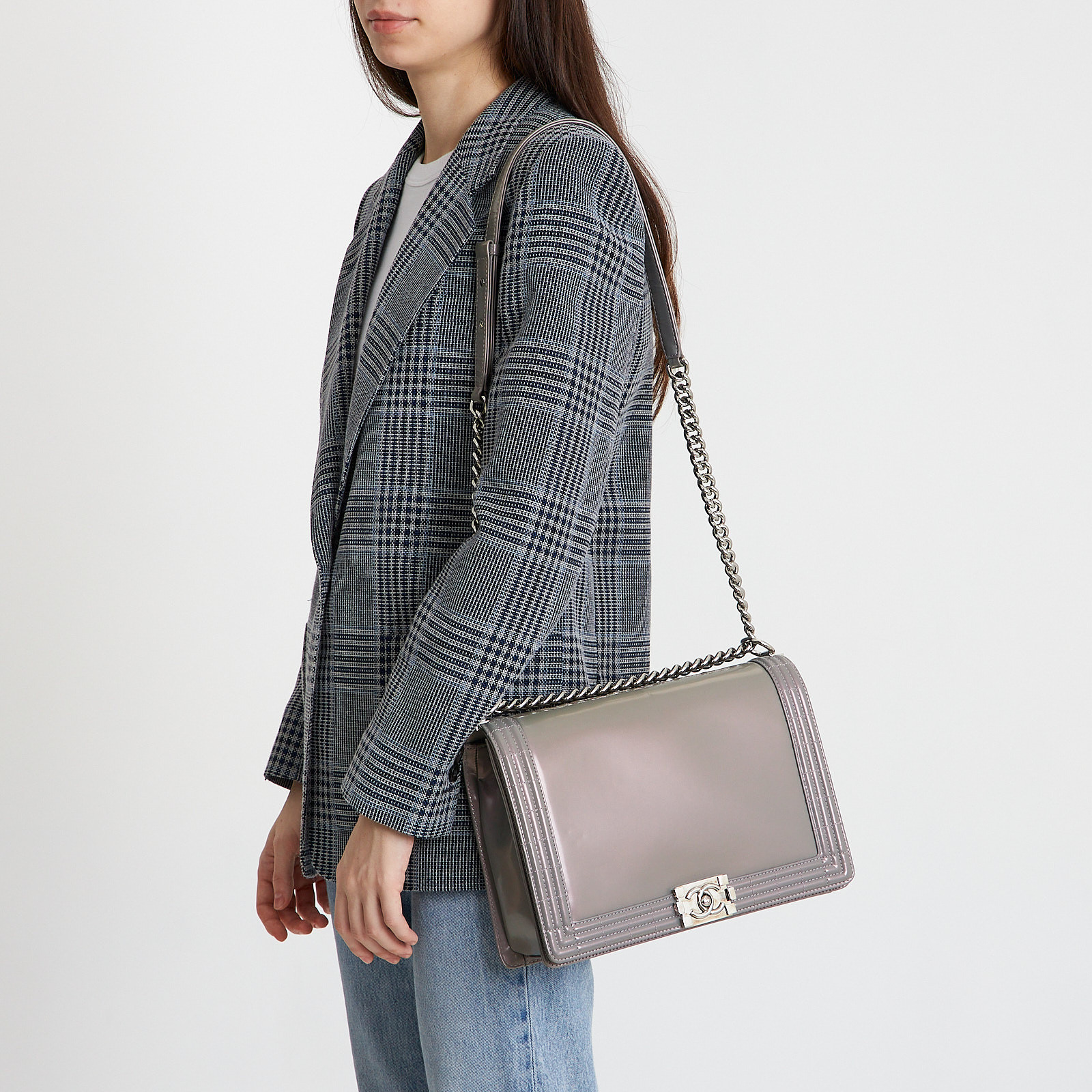 Сумка серого цвета Chanel - фото из каталога магазина брендовой одежды Second Friend Store Сумка Chanel - купить оригинал в секонд-хенде SFS - 9