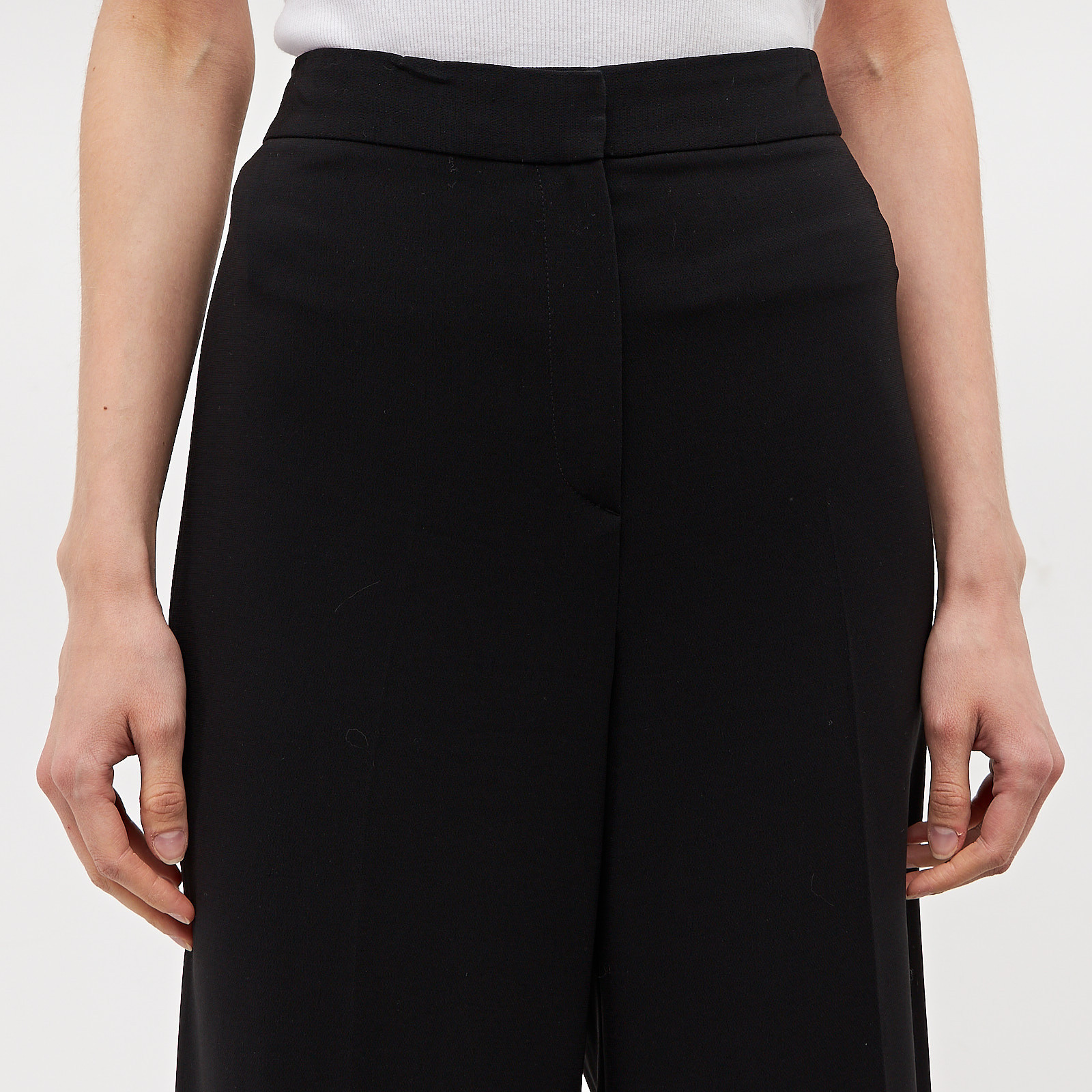 Брюки черного цвета Theory - фото из каталога магазина брендовой одежды Second Friend Store Брюки Theory - купить оригинал в секонд-хенде SFS - 4