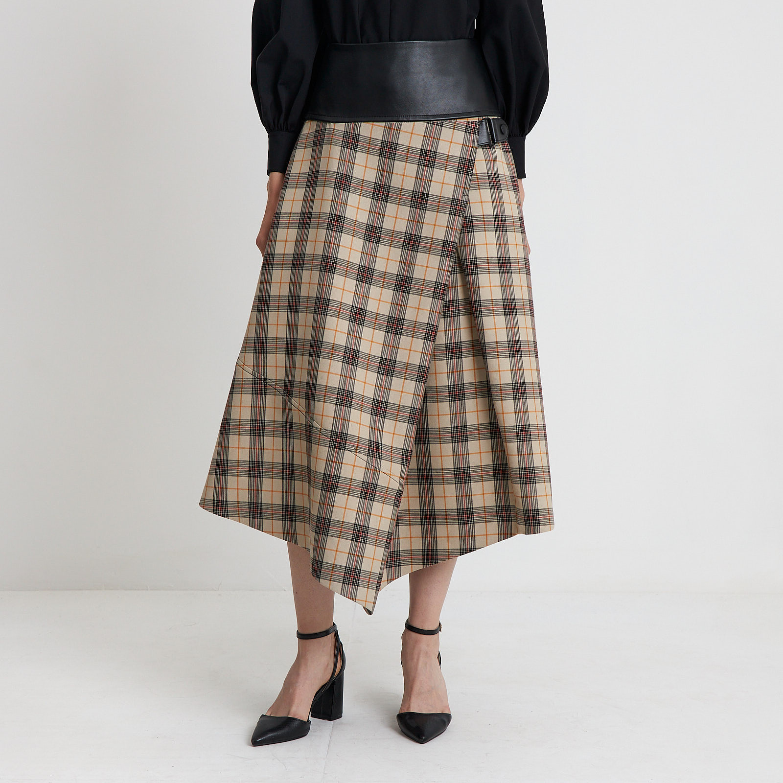 Юбка бежевого цвета Louis Vuitton - фото из каталога магазина брендовой одежды Second Friend Store Юбка Louis Vuitton - купить оригинал в секонд-хенде SFS - 1