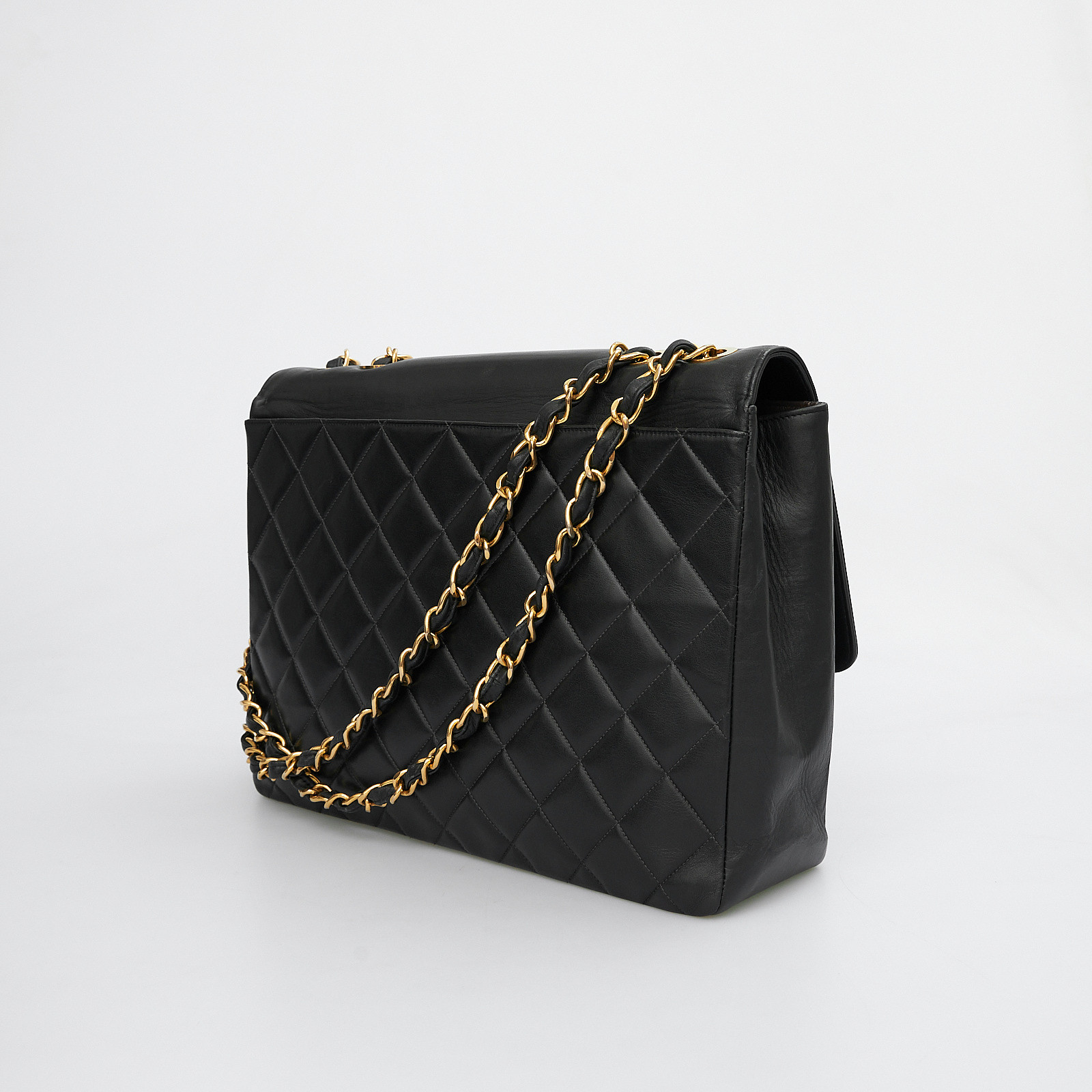 Сумка черного цвета Chanel - фото из каталога магазина брендовой одежды Second Friend Store Сумка Chanel - купить оригинал в секонд-хенде SFS - 3