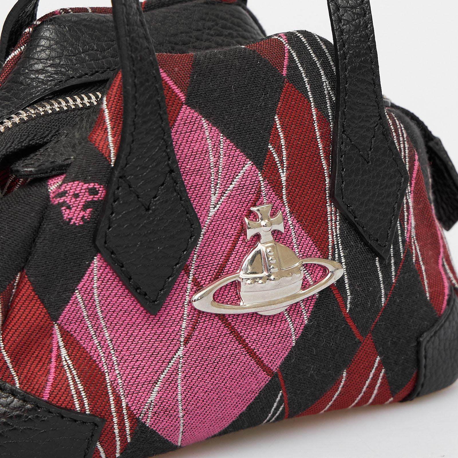 Сумка  черного цвета Vivienne Westwood - фото из каталога магазина брендовой одежды Second Friend Store Сумка Vivienne Westwood - купить оригинал в секонд-хенде SFS - 5