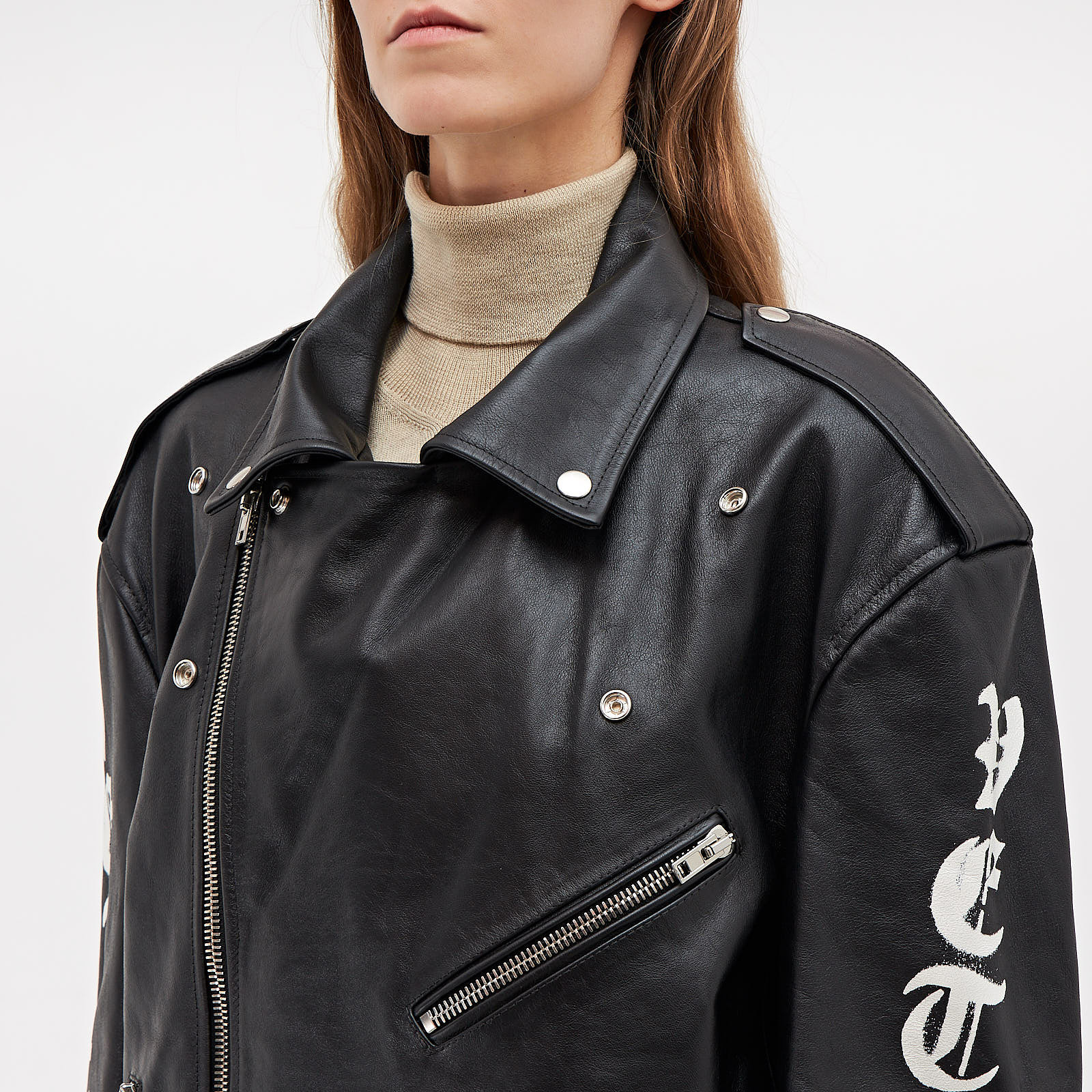 Куртка черного цвета Vetements - фото из каталога магазина брендовой одежды Second Friend Store Куртка Vetements - купить оригинал в секонд-хенде SFS - 4