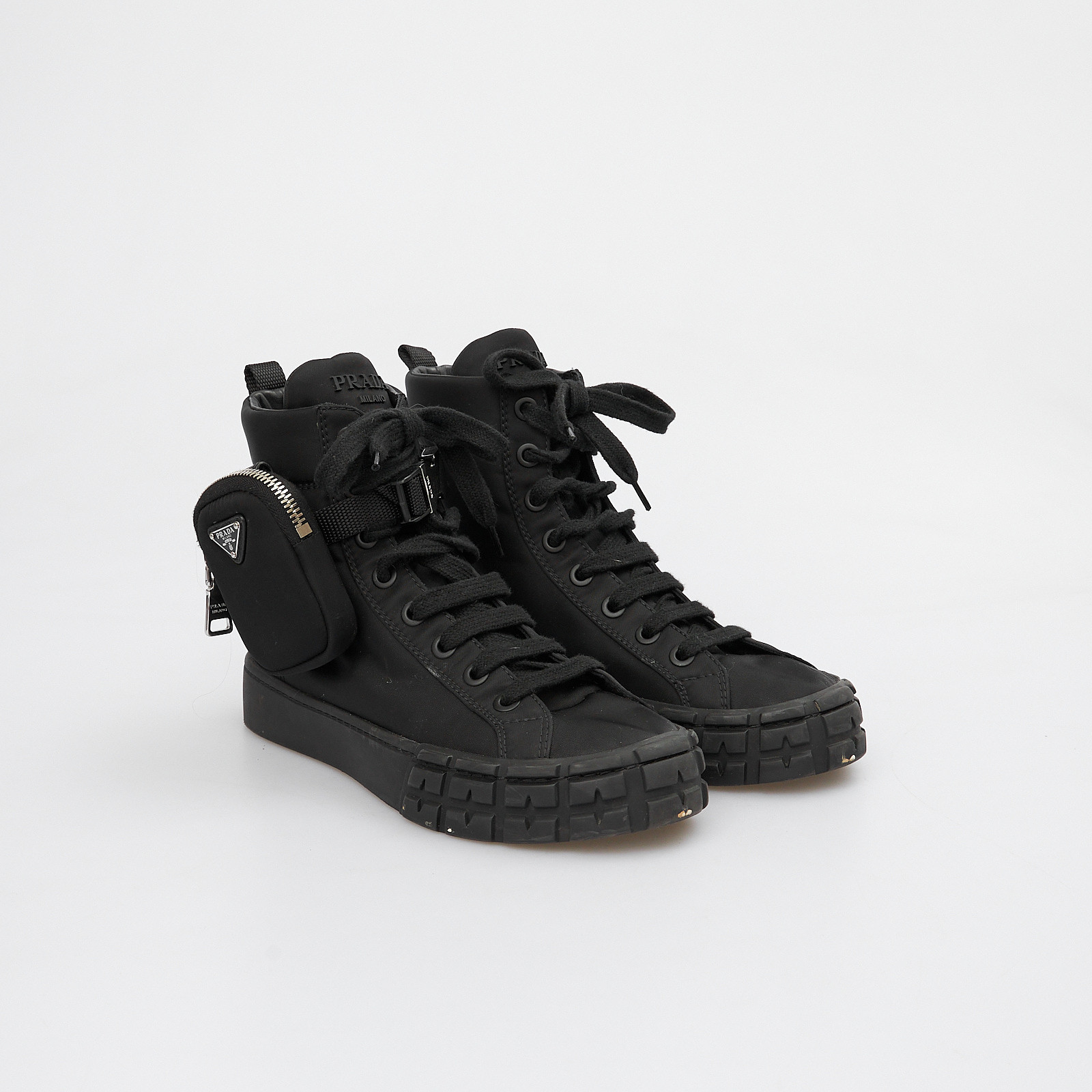 Кеды черного цвета Prada - фото из каталога магазина брендовой одежды Second Friend Store Кеды Prada - купить оригинал в секонд-хенде SFS - 2