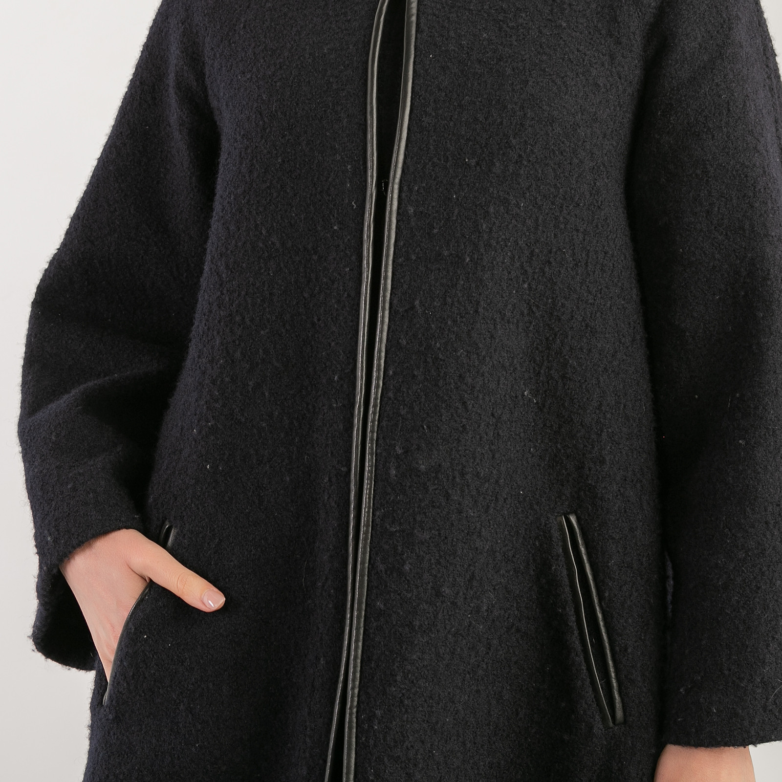 Пальто черного цвета Isabel Marant Etoile - фото из каталога магазина брендовой одежды Second Friend Store Пальто Isabel Marant Etoile - купить оригинал в секонд-хенде SFS - 4