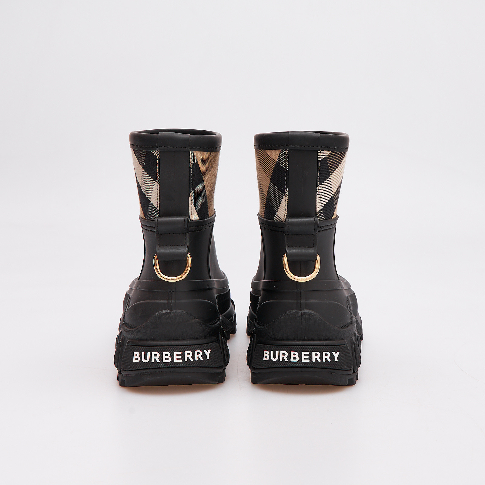 Сапоги черного цвета Burberry - фото из каталога магазина брендовой одежды Second Friend Store Сапоги Burberry - купить оригинал в секонд-хенде SFS - 4