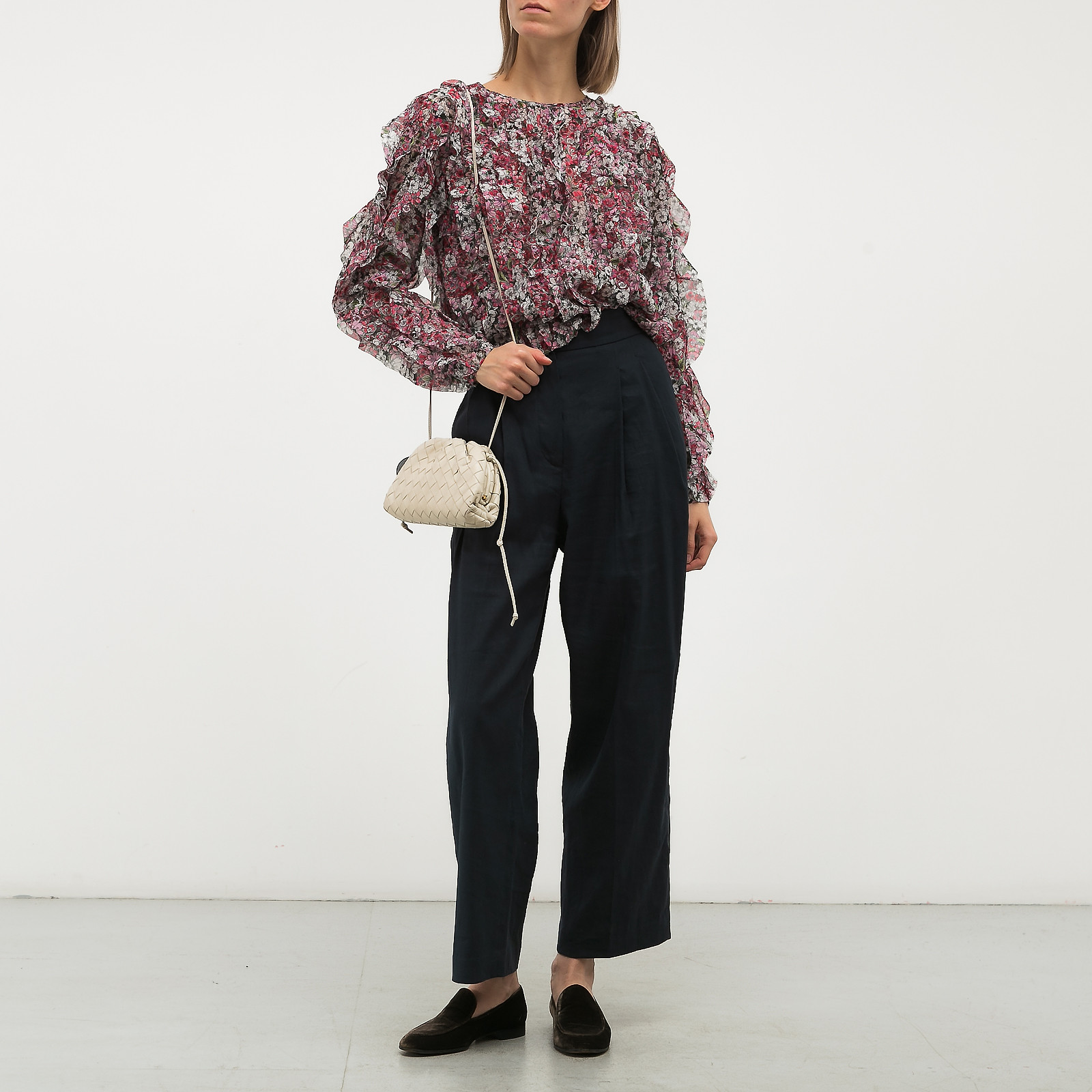 Брюки синего цвета Brunello Cucinelli - фото из каталога магазина брендовой одежды Second Friend Store Брюки Brunello Cucinelli - купить оригинал в секонд-хенде SFS - 2