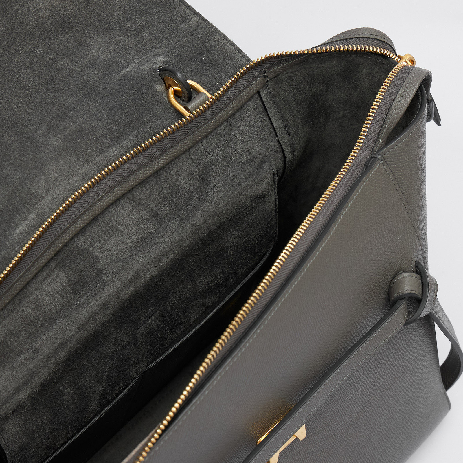 Сумка серого цвета Celine - фото из каталога магазина брендовой одежды Second Friend Store Сумка Celine - купить оригинал в секонд-хенде SFS - 8