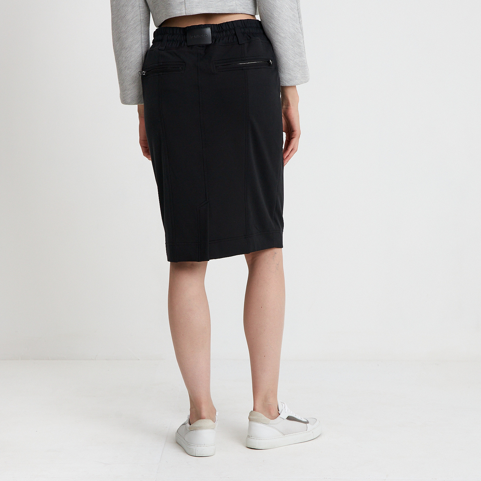 Юбка черного цвета Tom Ford - фото из каталога магазина брендовой одежды Second Friend Store Юбка Tom Ford - купить оригинал в секонд-хенде SFS - 3