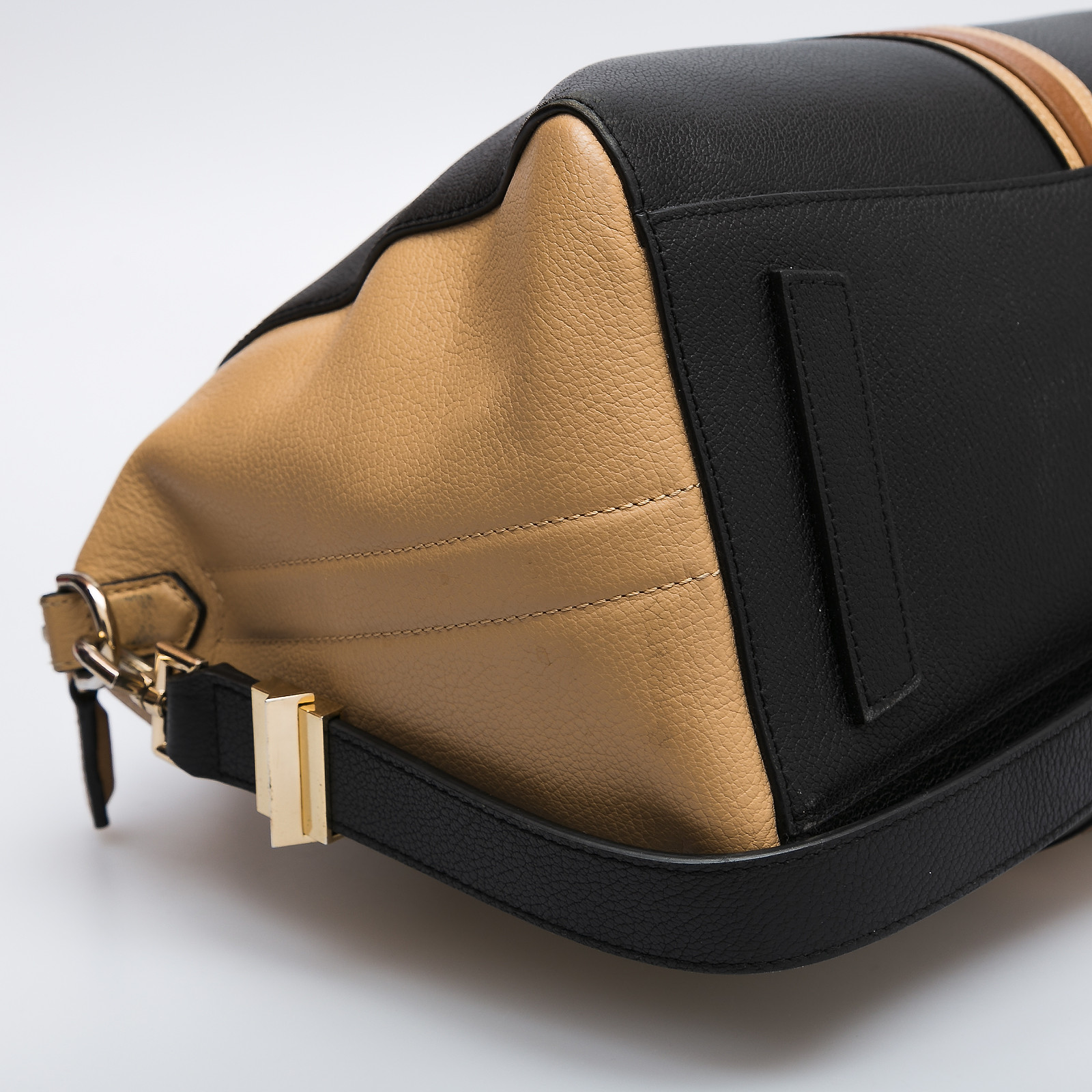 Сумка бежевого цвета Givenchy - фото из каталога магазина брендовой одежды Second Friend Store Сумка Givenchy - купить оригинал в секонд-хенде SFS - 5