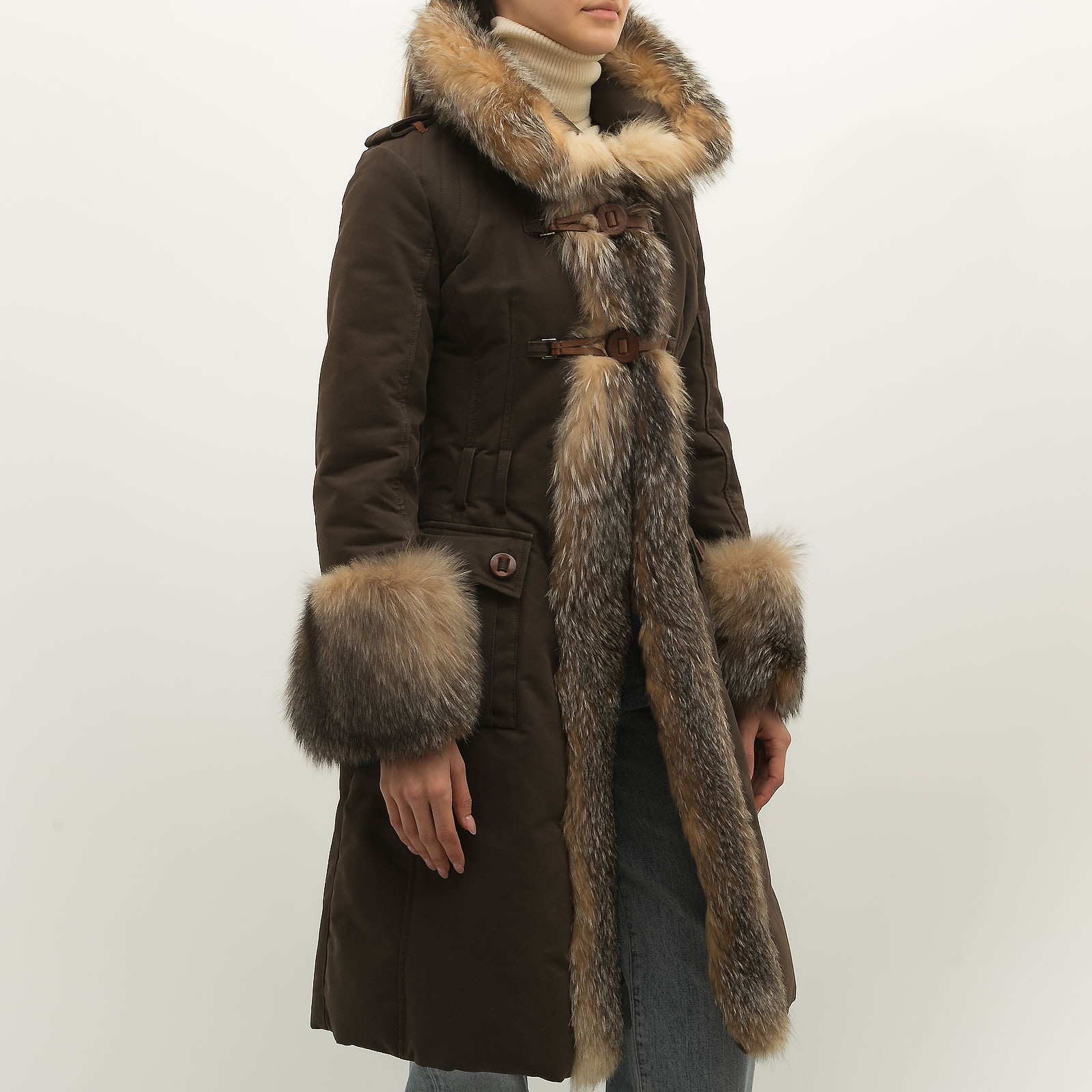 Парка зеленого цвета Moncler - фото из каталога магазина брендовой одежды Second Friend Store Парка Moncler - купить оригинал в секонд-хенде SFS - 2