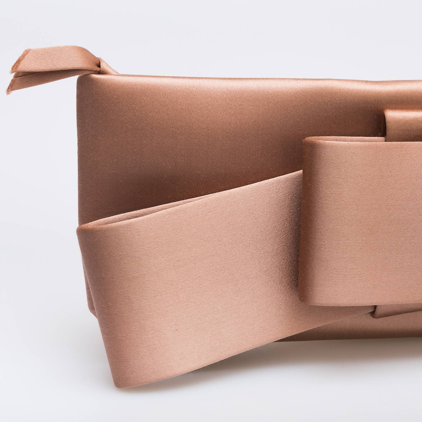 Клатч розового цвета Valentino - фото из каталога магазина брендовой одежды Second Friend Store Клатч Valentino - купить оригинал в секонд-хенде SFS - 4