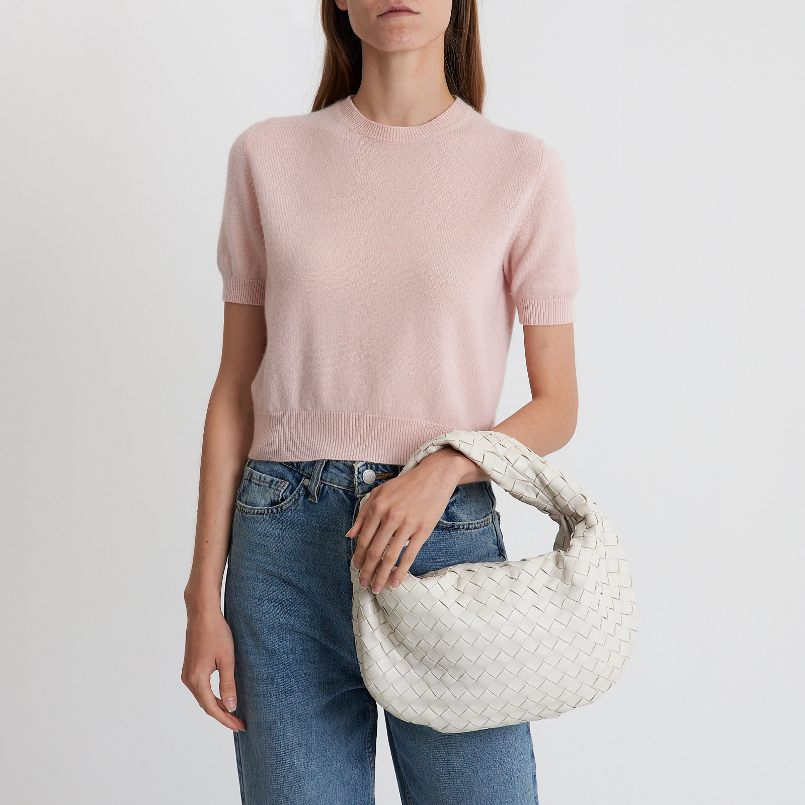 Сумка  белого цвета Bottega Veneta - фото из каталога магазина брендовой одежды Second Friend Store Сумка Bottega Veneta - купить оригинал в секонд-хенде SFS - 2