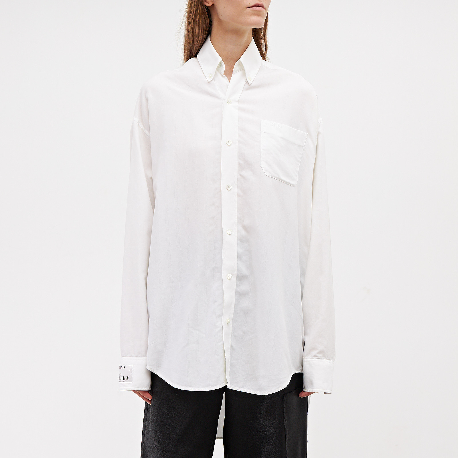 Рубашка белого цвета Vetements - фото из каталога магазина брендовой одежды Second Friend Store Рубашка Vetements - купить оригинал в секонд-хенде SFS - 1